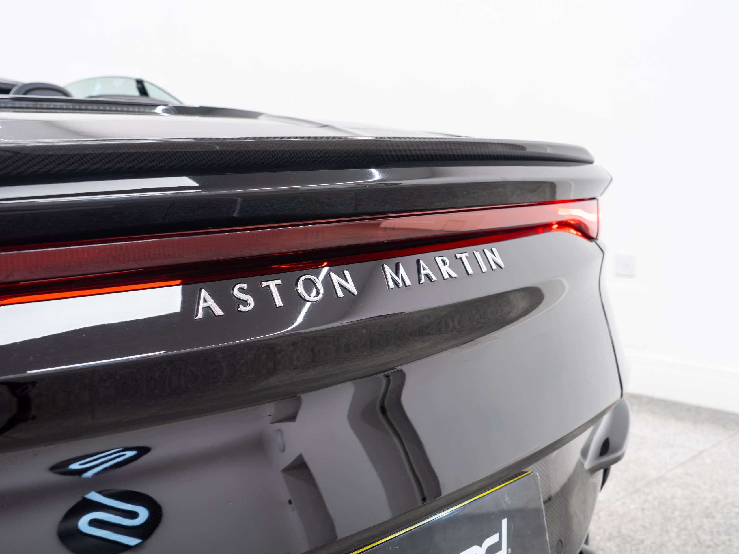 2019 ASTON MARTIN DBS 2019 ASTON MARTIN DBS