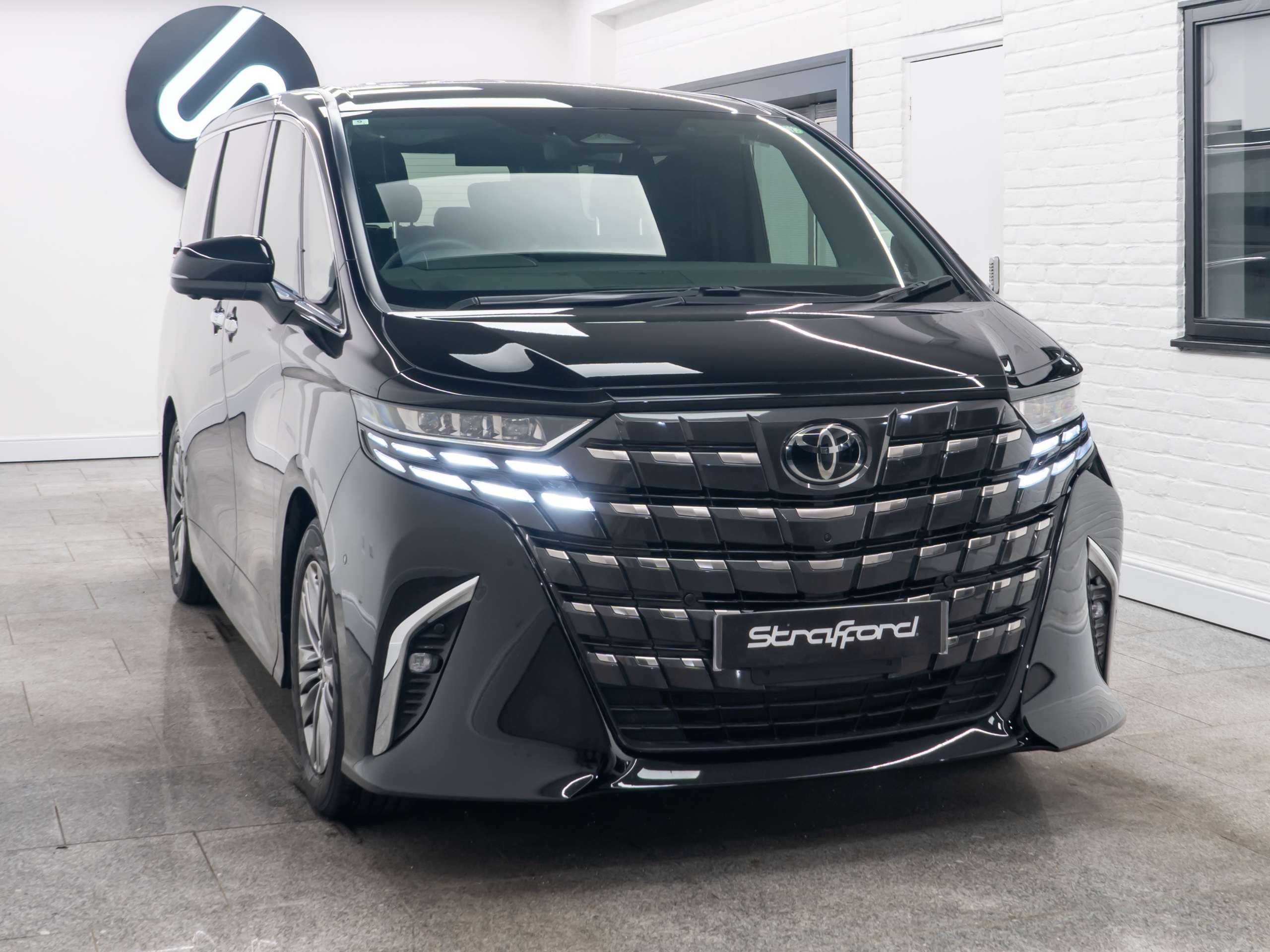 A 2025 TOYOTA ALPHARD A 2025 TOYOTA ALPHARD