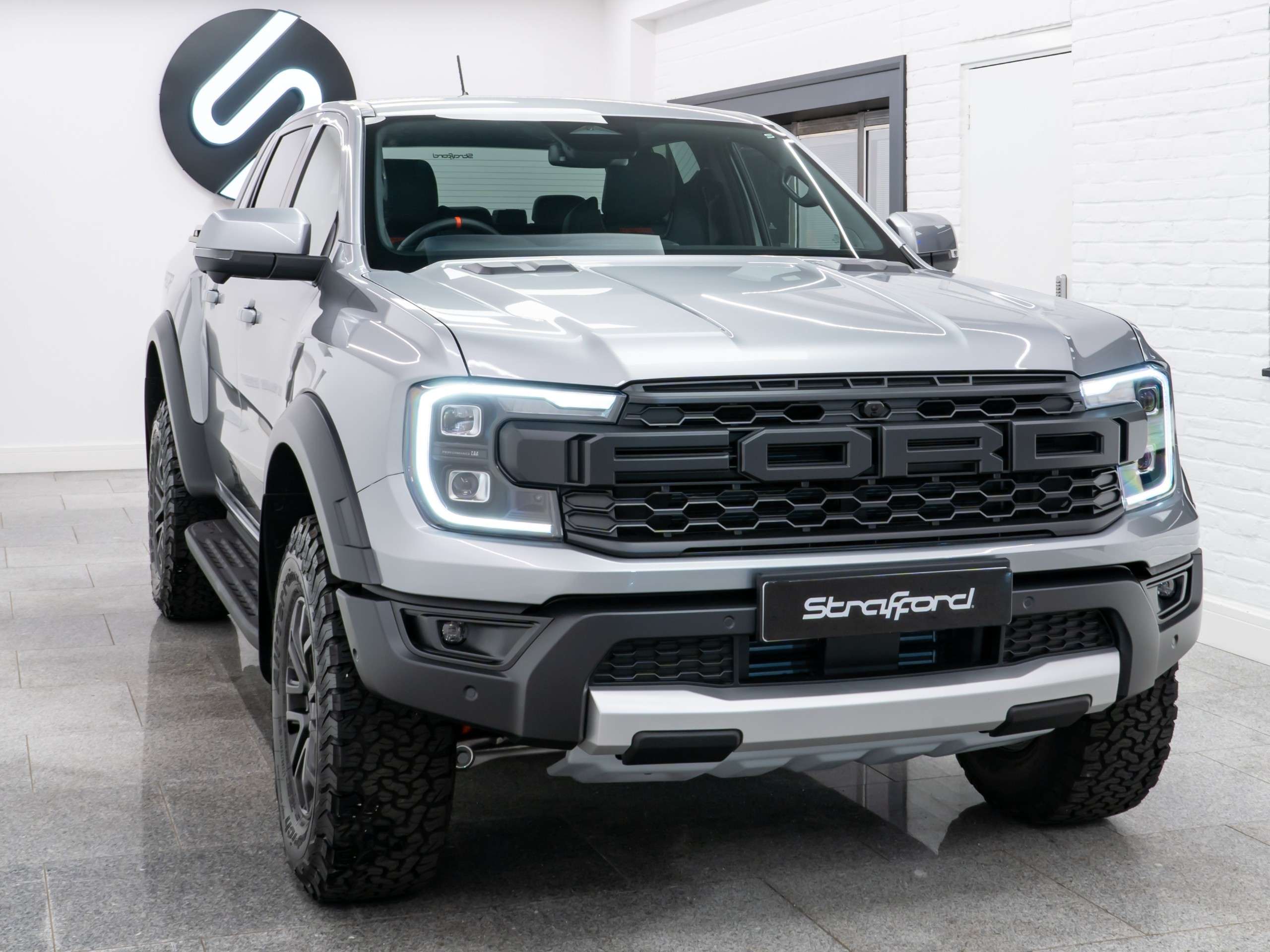 A 2023 FORD RANGER 3.0T V6 EcoBoost Raptor Pickup Double Cab 4dr Petrol Auto 4WD Euro 6 (s/s) (292 ps) A 2023 FORD RANGER 3.0T V6 EcoBoost Raptor Pickup Double Cab 4dr Petrol Auto 4WD Euro 6 (s/s) (292 ps)