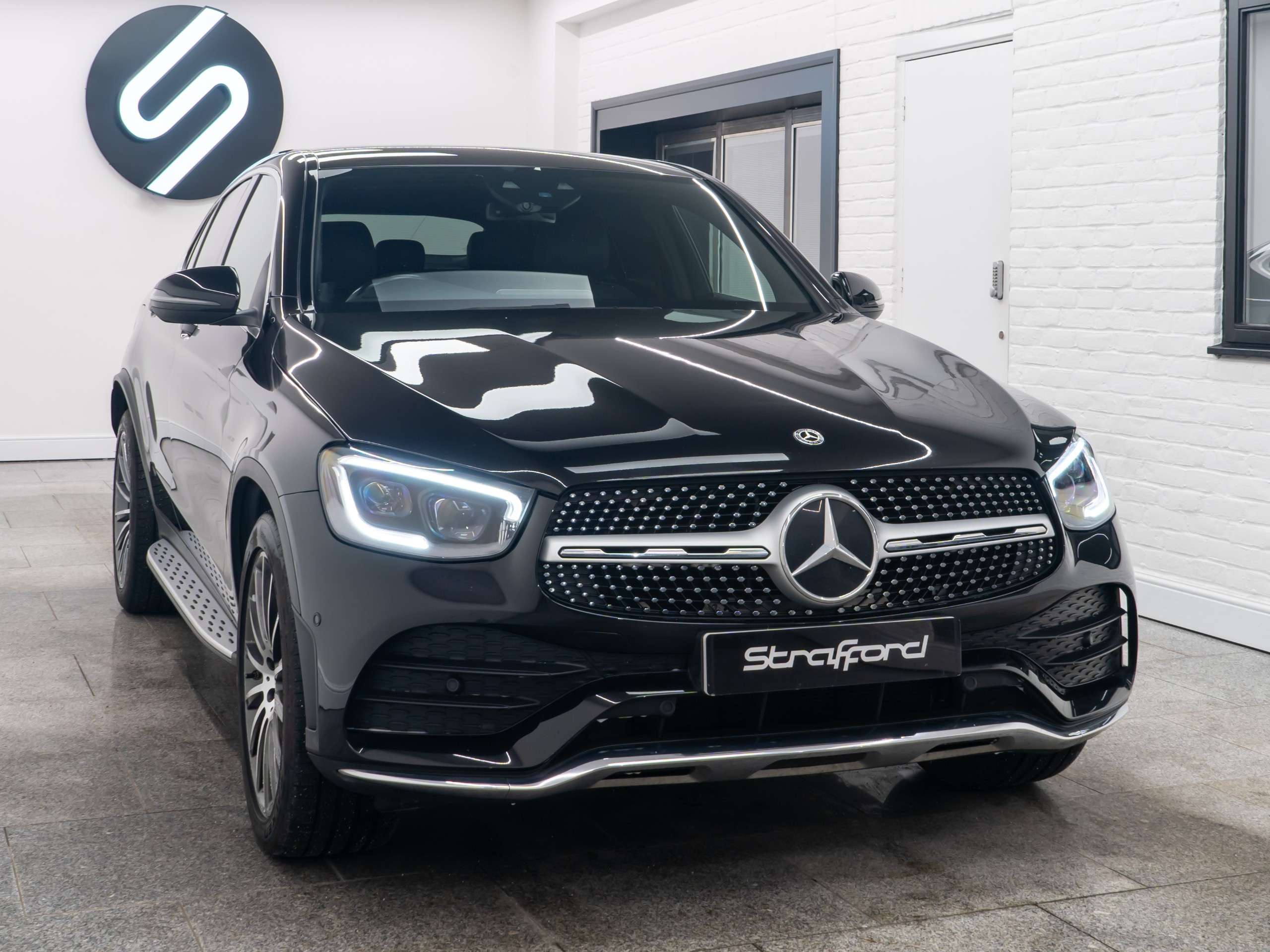 A 2019 MERCEDES-BENZ GLC 2.0 GLC300d AMG Line (Premium) Coupe 5dr Diesel G-Tronic+ 4MATIC Euro 6 (s/s) (245 ps) A 2019 MERCEDES-BENZ GLC 2.0 GLC300d AMG Line (Premium) Coupe 5dr Diesel G-Tronic+ 4MATIC Euro 6 (s/s) (245 ps)