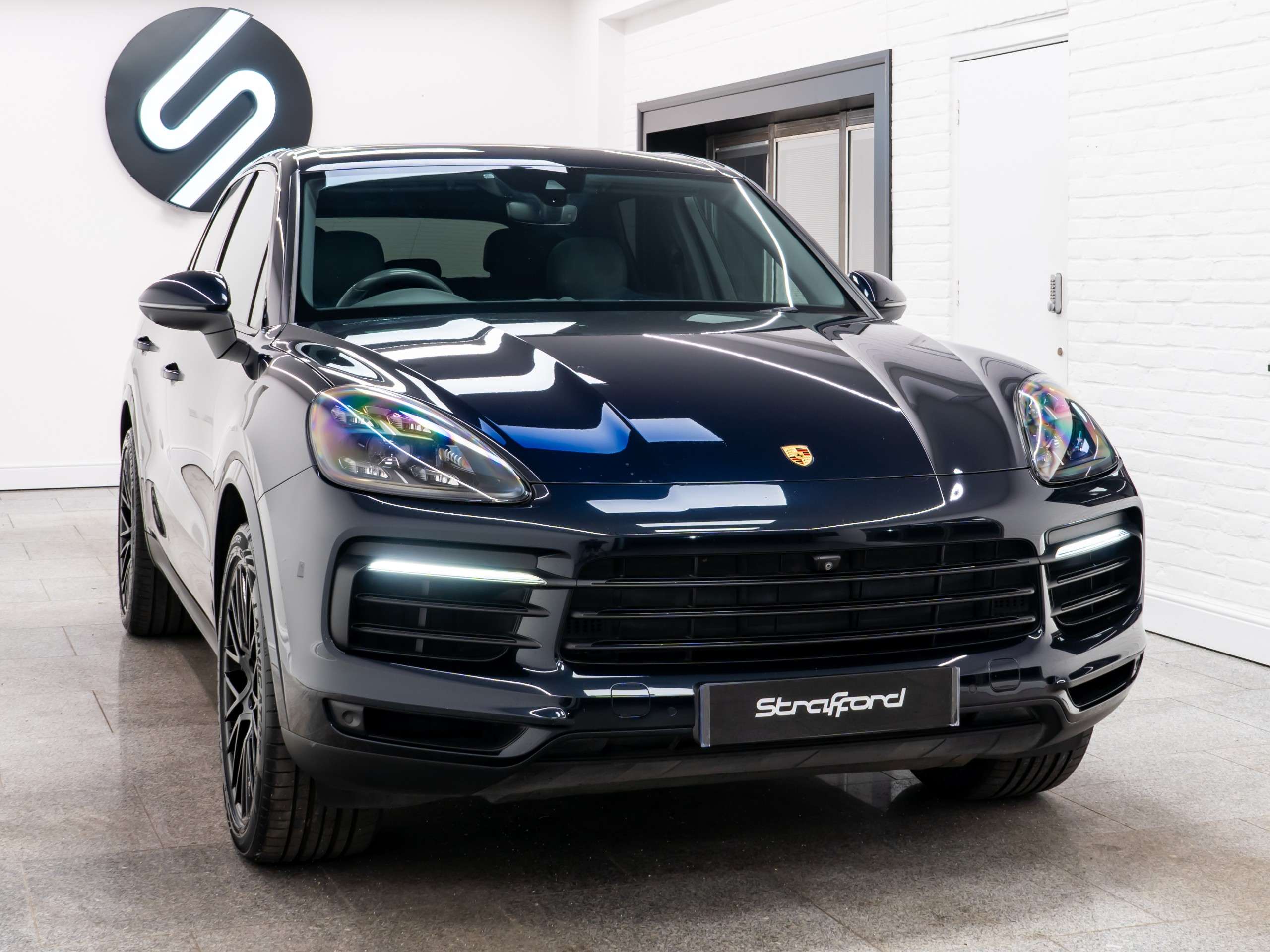 A 2018 PORSCHE CAYENNE 3.0 V6 E-Hybrid 14kWh SUV 5dr Petrol Plug-in Hybrid TiptronicS 4WD Euro 6 (s/s) (462 ps) A 2018 PORSCHE CAYENNE 3.0 V6 E-Hybrid 14kWh SUV 5dr Petrol Plug-in Hybrid TiptronicS 4WD Euro 6 (s/s) (462 ps)