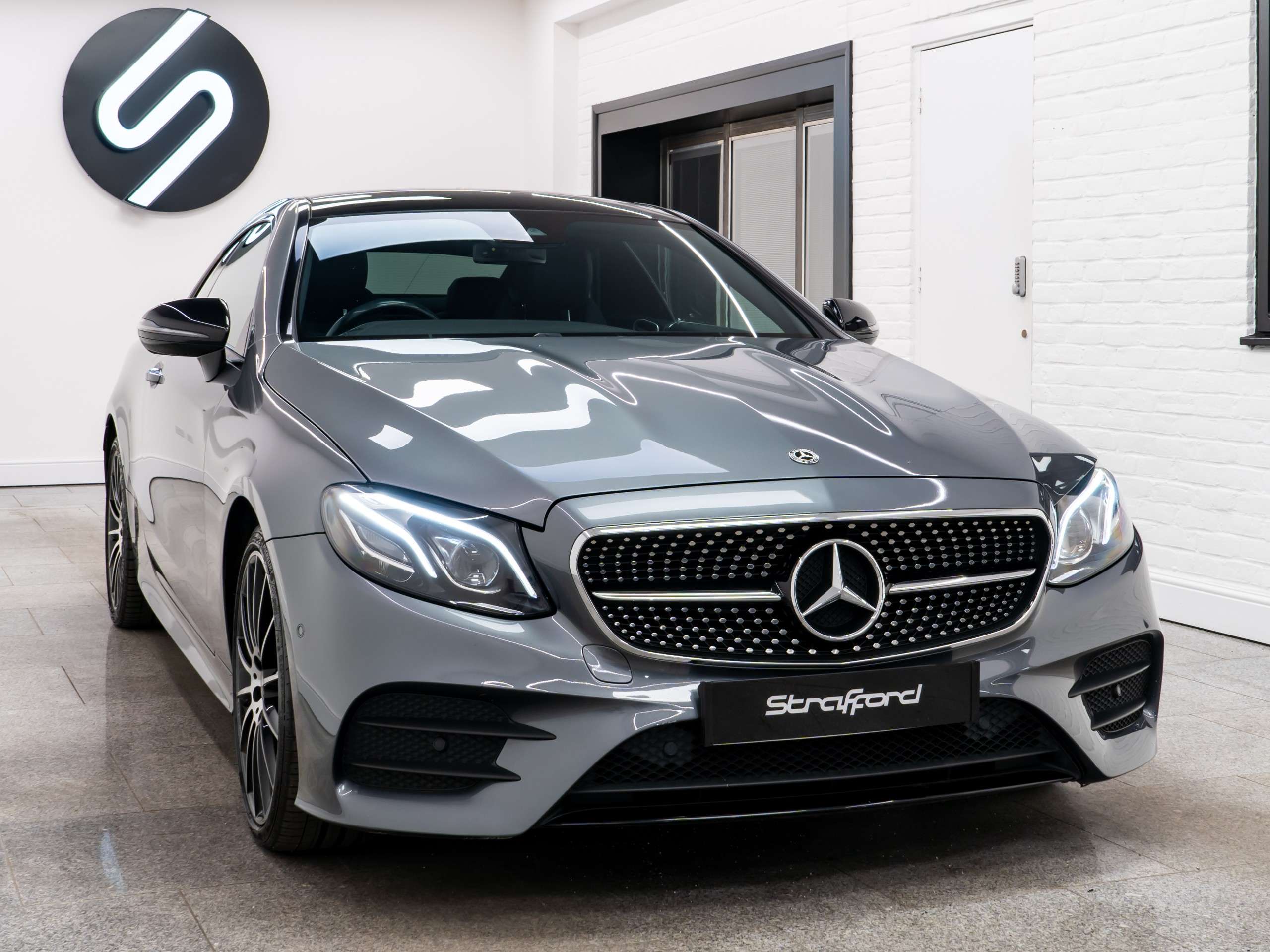 A 2018 MERCEDES-BENZ E CLASS 3.0 E400 V6 AMG Line (Premium Plus) Coupe 2dr Petrol G-Tronic+ 4MATIC Euro 6 (s/s) (333 ps) A 2018 MERCEDES-BENZ E CLASS 3.0 E400 V6 AMG Line (Premium Plus) Coupe 2dr Petrol G-Tronic+ 4MATIC Euro 6 (s/s) (333 ps)