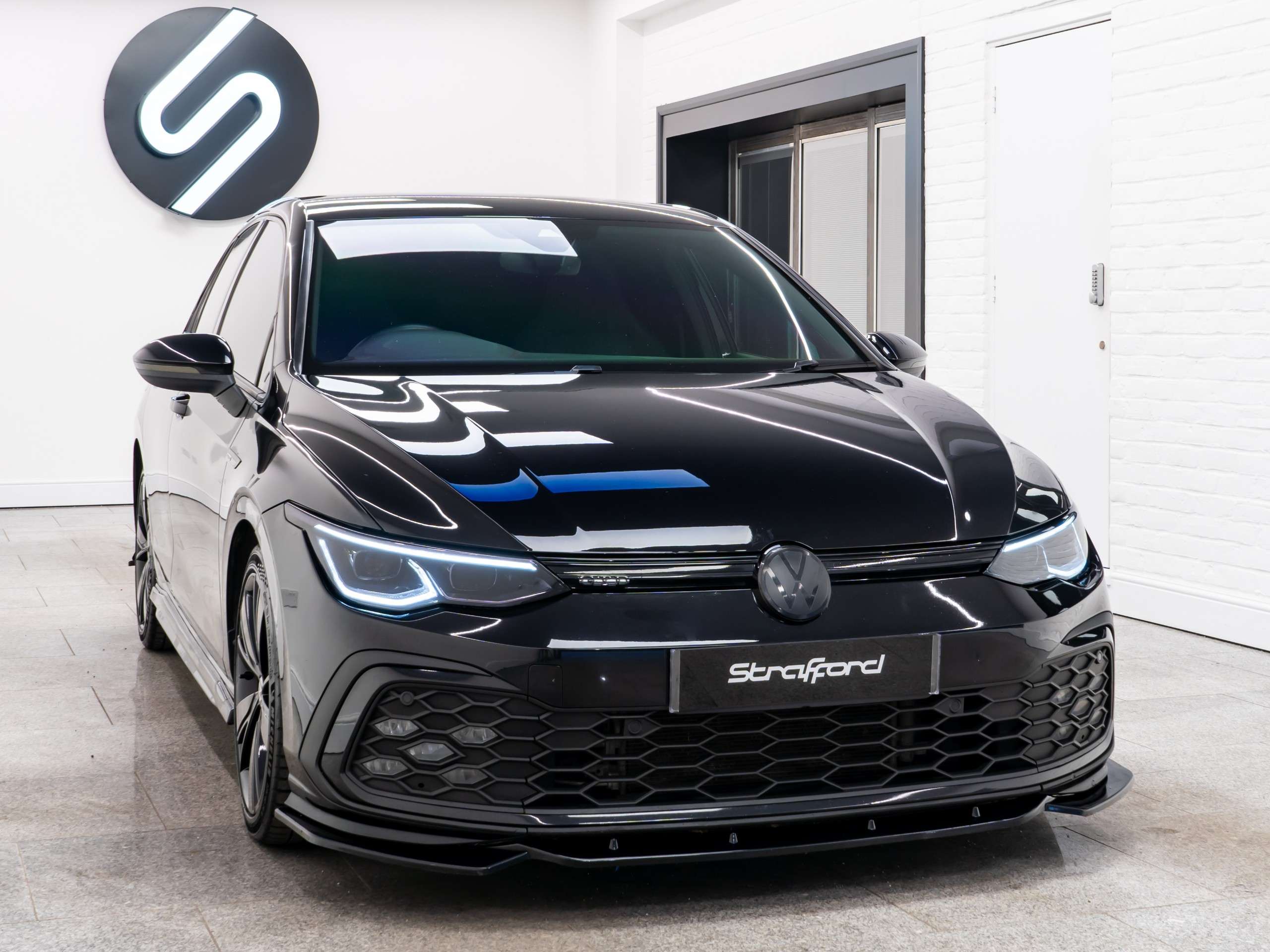 A 2021 VOLKSWAGEN GOLF 2.0 TDI GTD Hatchback 5dr Diesel DSG Euro 6 (s/s) (200 ps) A 2021 VOLKSWAGEN GOLF 2.0 TDI GTD Hatchback 5dr Diesel DSG Euro 6 (s/s) (200 ps)