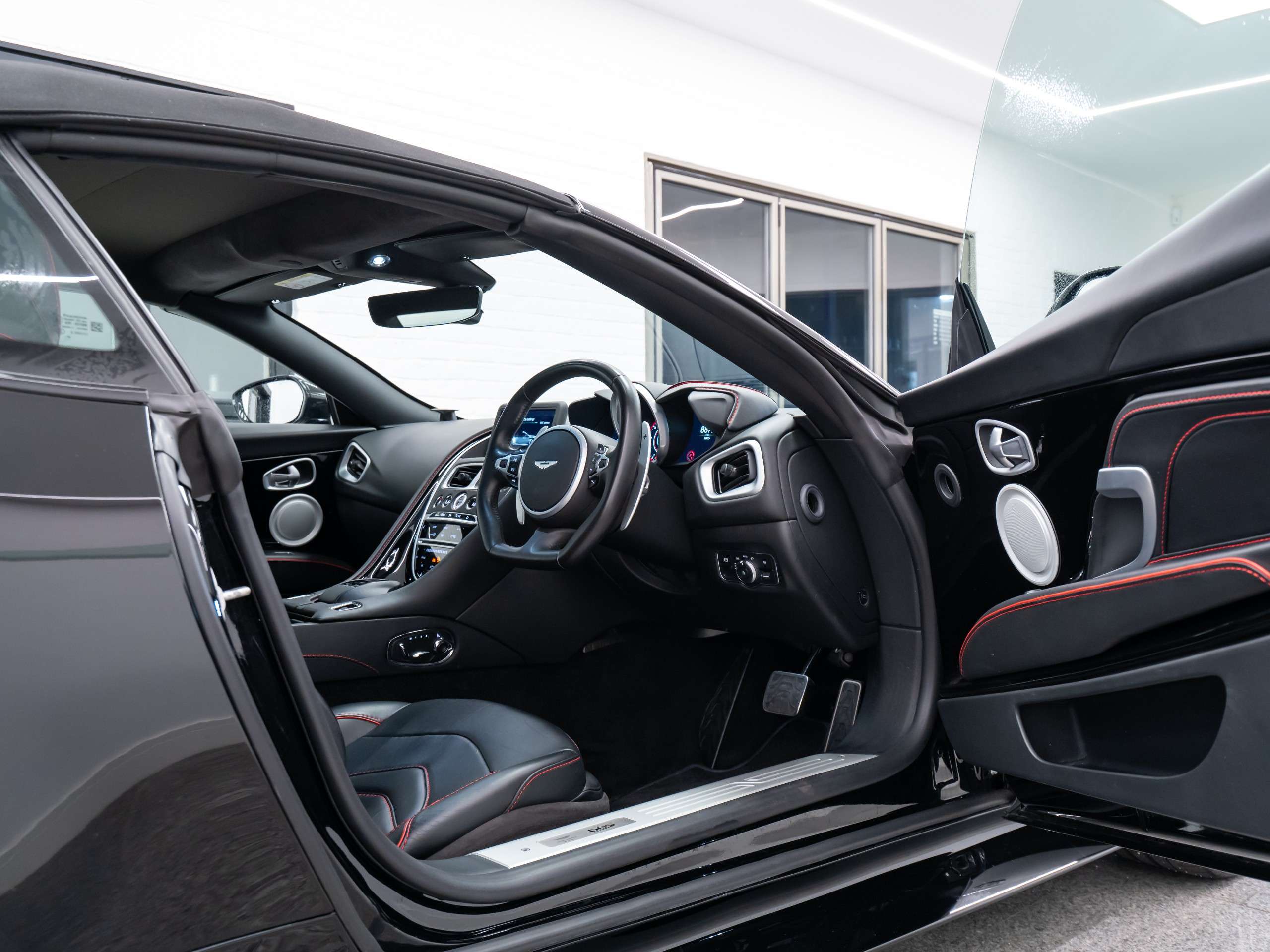 2019 ASTON MARTIN DBS 2019 ASTON MARTIN DBS