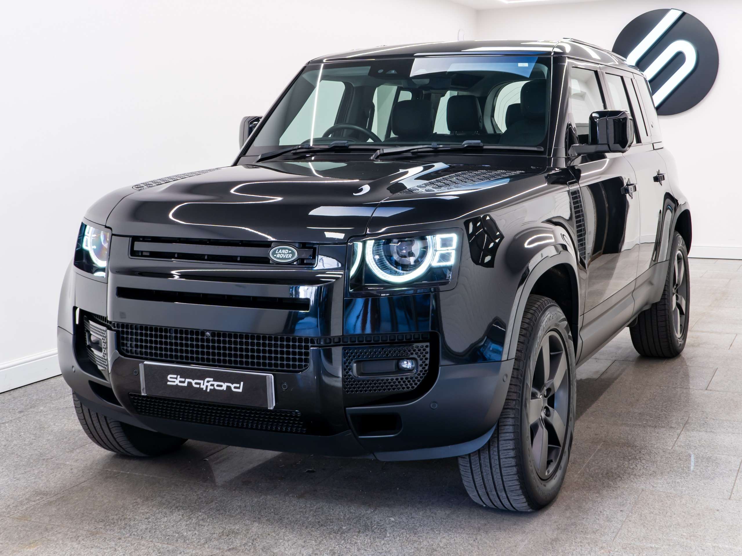 A 2023 LAND ROVER DEFENDER 110 3.0 D250 MHEV HSE SUV 5dr Diesel Auto 4WD Euro 6 (s/s) (250 ps) A 2023 LAND ROVER DEFENDER 110 3.0 D250 MHEV HSE SUV 5dr Diesel Auto 4WD Euro 6 (s/s) (250 ps)