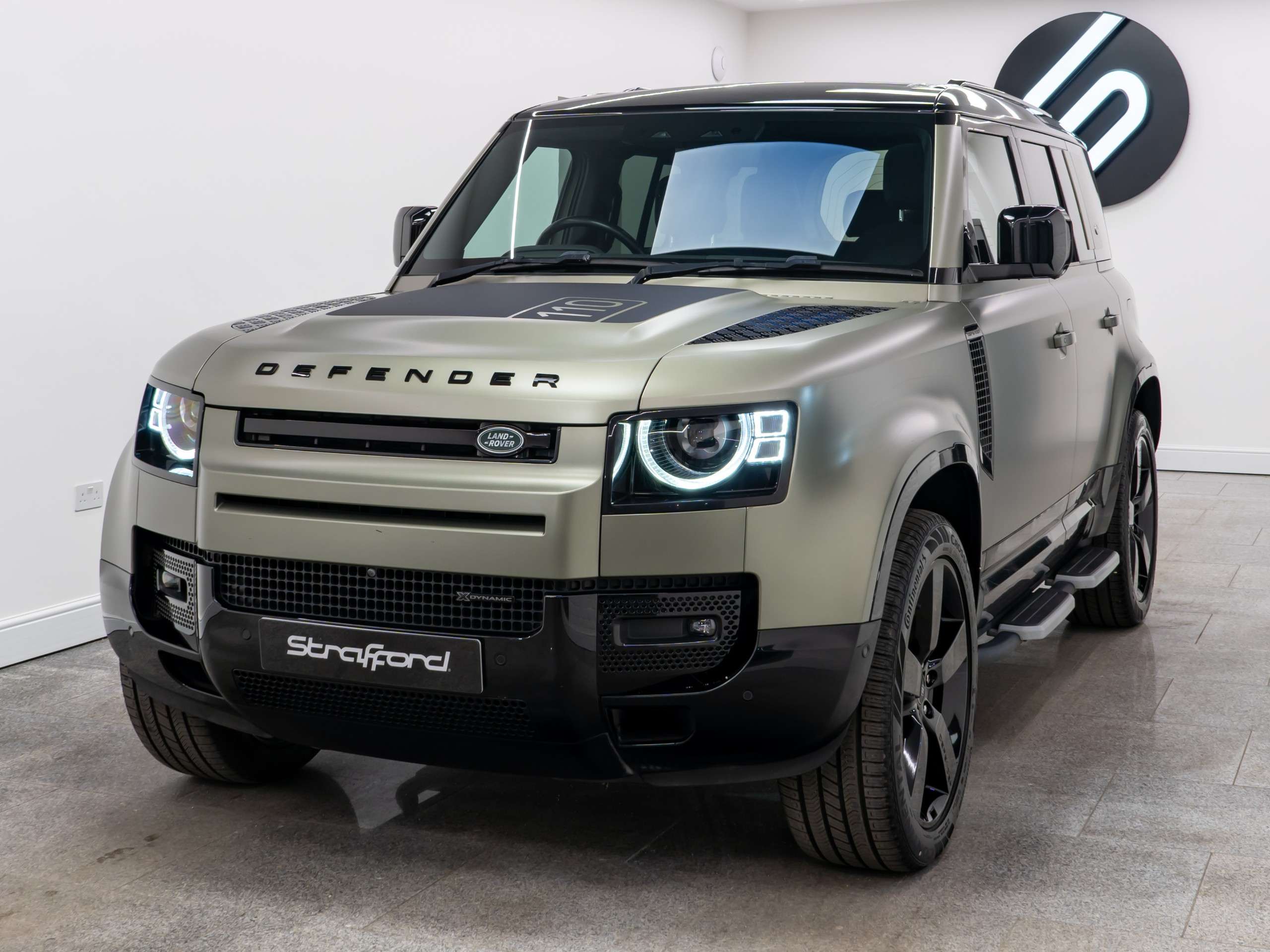 A 2023 LAND ROVER DEFENDER 110 2.0 P400e 15.4kWh X-Dynamic HSE SUV 5dr Petrol Plug-in Hybrid Auto 4WD Euro 6 (s/s) (404 ps) A 2023 LAND ROVER DEFENDER 110 2.0 P400e 15.4kWh X-Dynamic HSE SUV 5dr Petrol Plug-in Hybrid Auto 4WD Euro 6 (s/s) (404 ps)