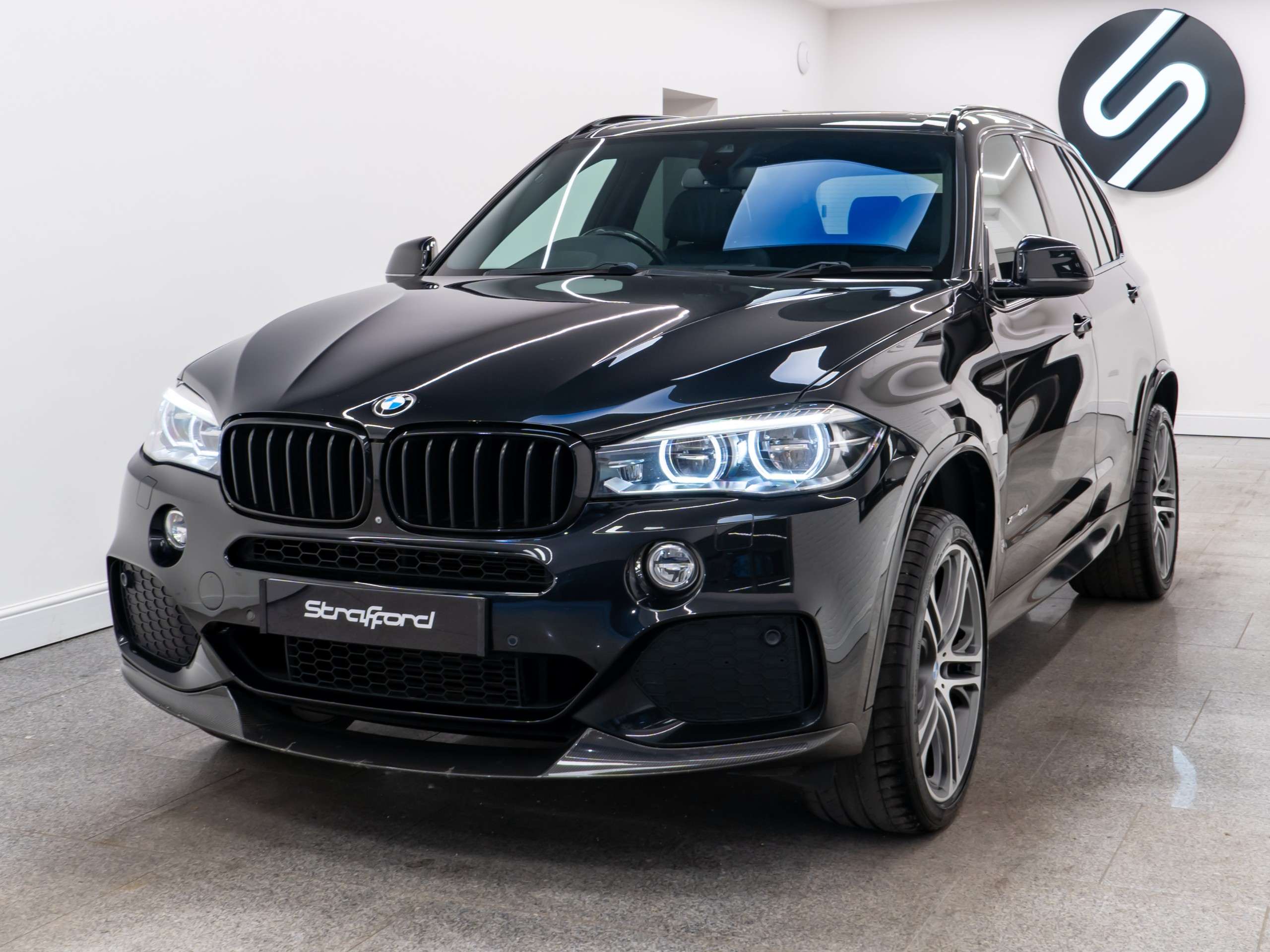 A 2017 BMW X5 3.0 40d M Sport SUV 5dr Diesel Auto xDrive Euro 6 (s/s) (313 ps) A 2017 BMW X5 3.0 40d M Sport SUV 5dr Diesel Auto xDrive Euro 6 (s/s) (313 ps)