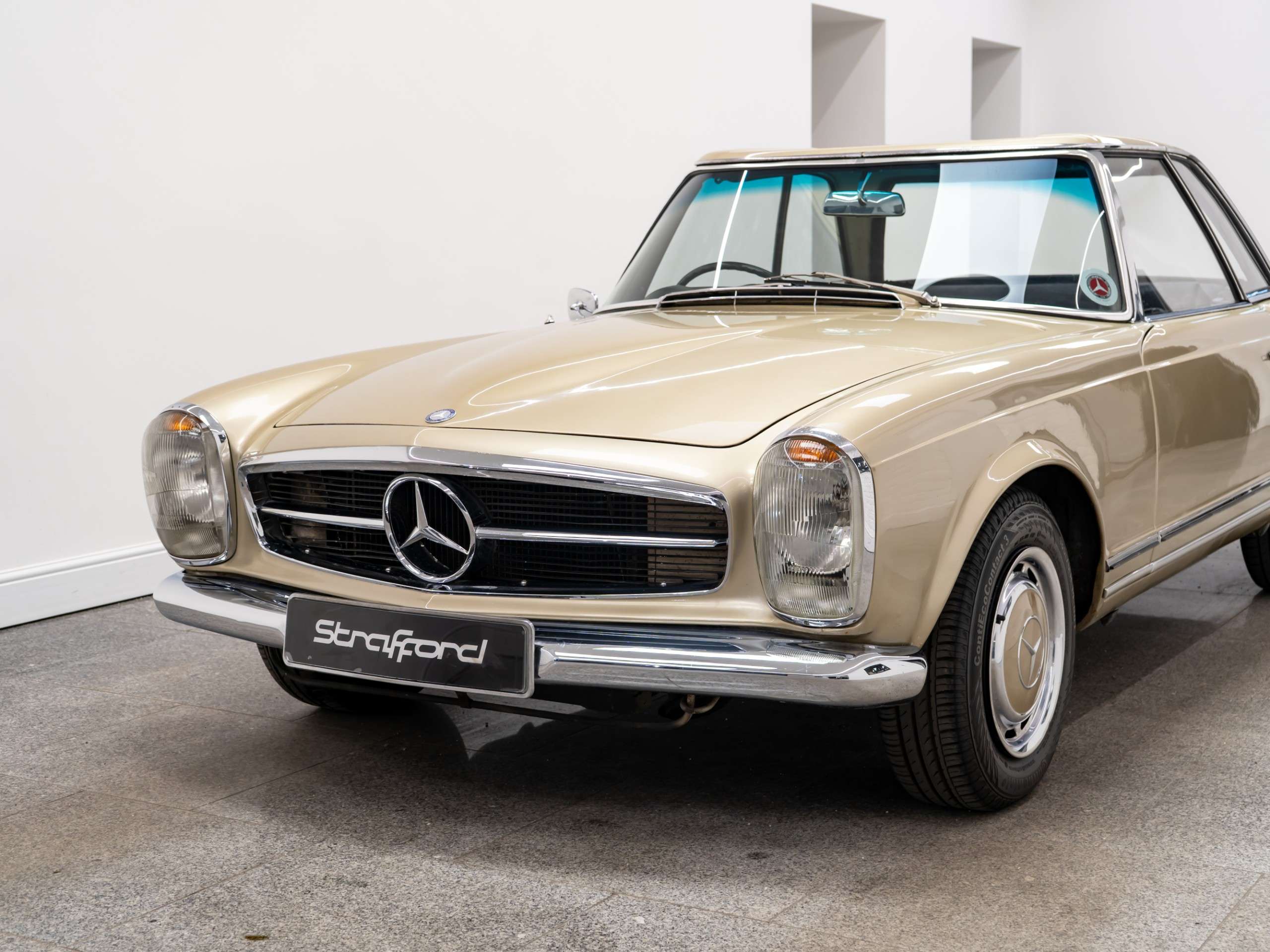 1967 MERCEDES-BENZ 250 1967 MERCEDES-BENZ 250