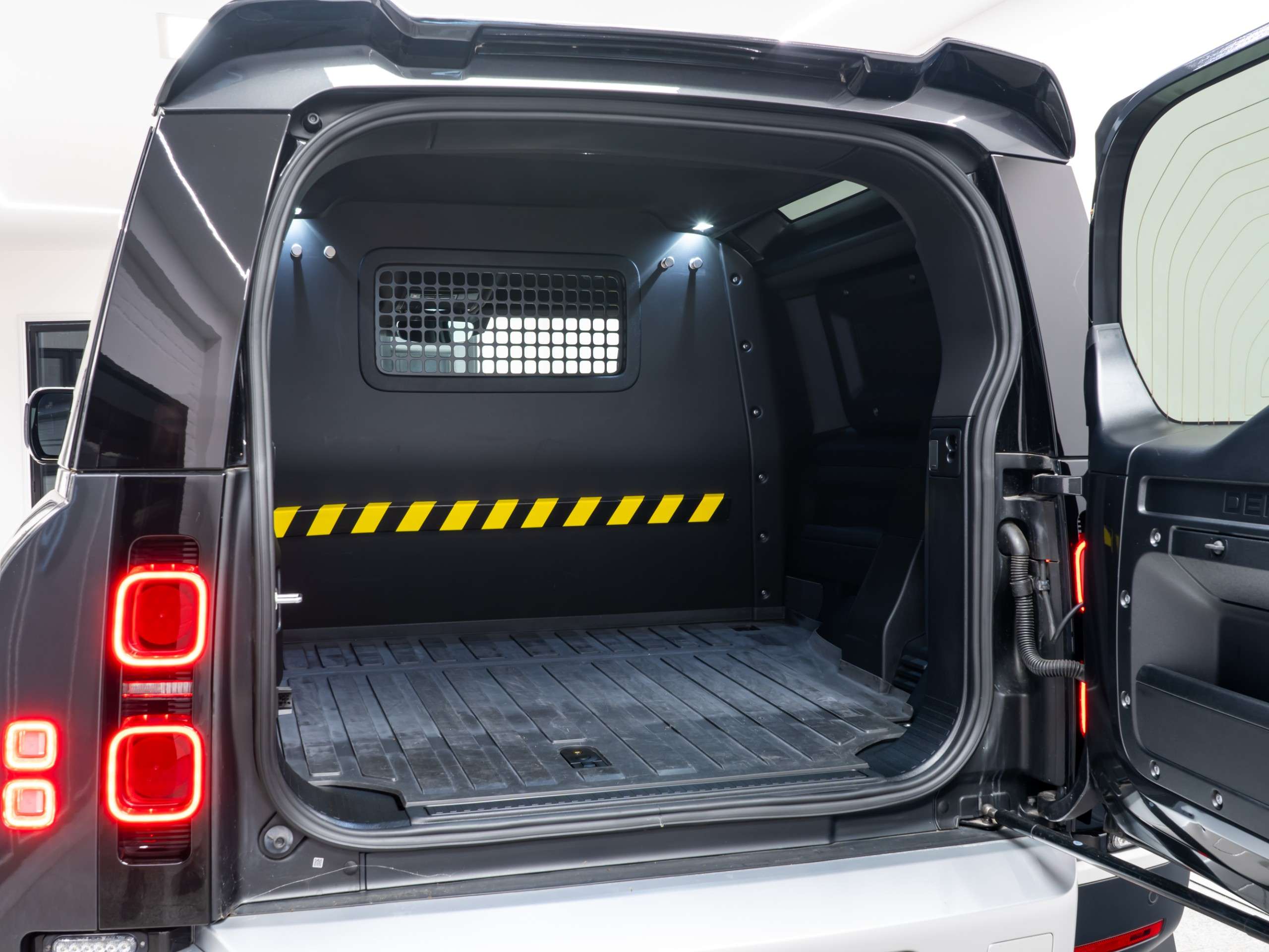 2024 LAND ROVER DEFENDER 90 2024 LAND ROVER DEFENDER 90