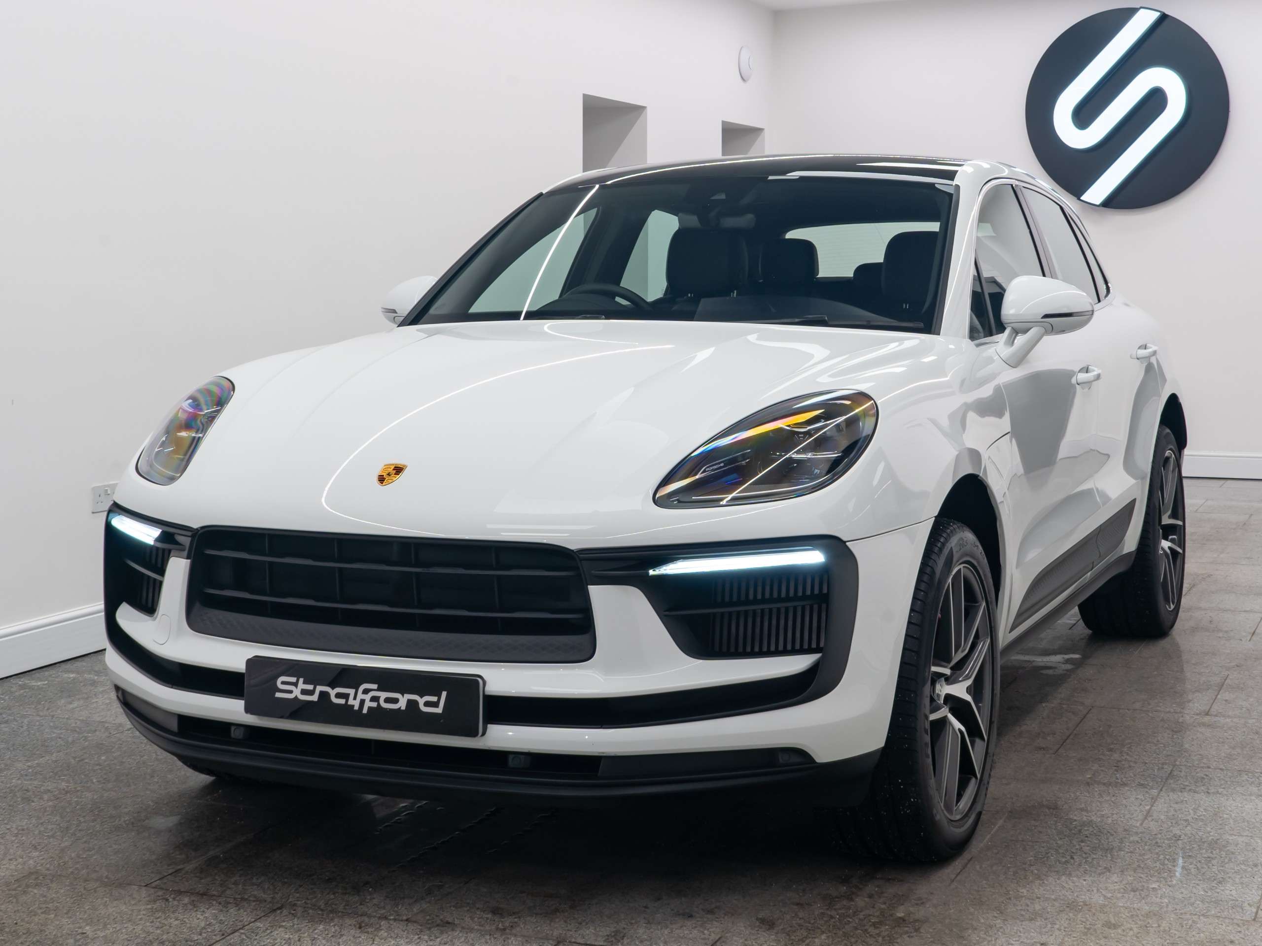 A 2024 PORSCHE MACAN 2.9T V6 S SUV 5dr Petrol PDK 4WD Euro 6 (s/s) (380 ps) A 2024 PORSCHE MACAN 2.9T V6 S SUV 5dr Petrol PDK 4WD Euro 6 (s/s) (380 ps)
