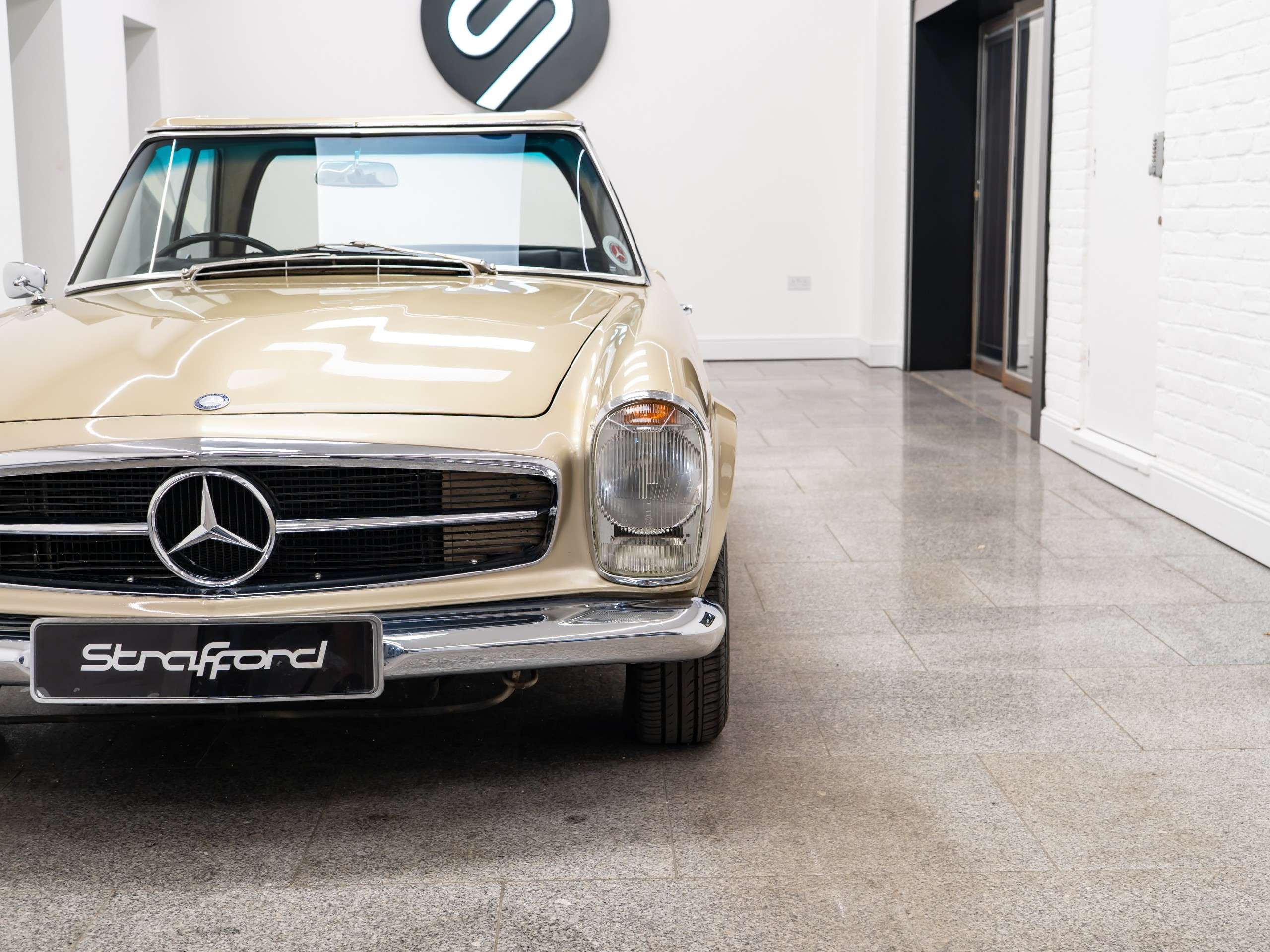 1967 MERCEDES-BENZ 250 1967 MERCEDES-BENZ 250