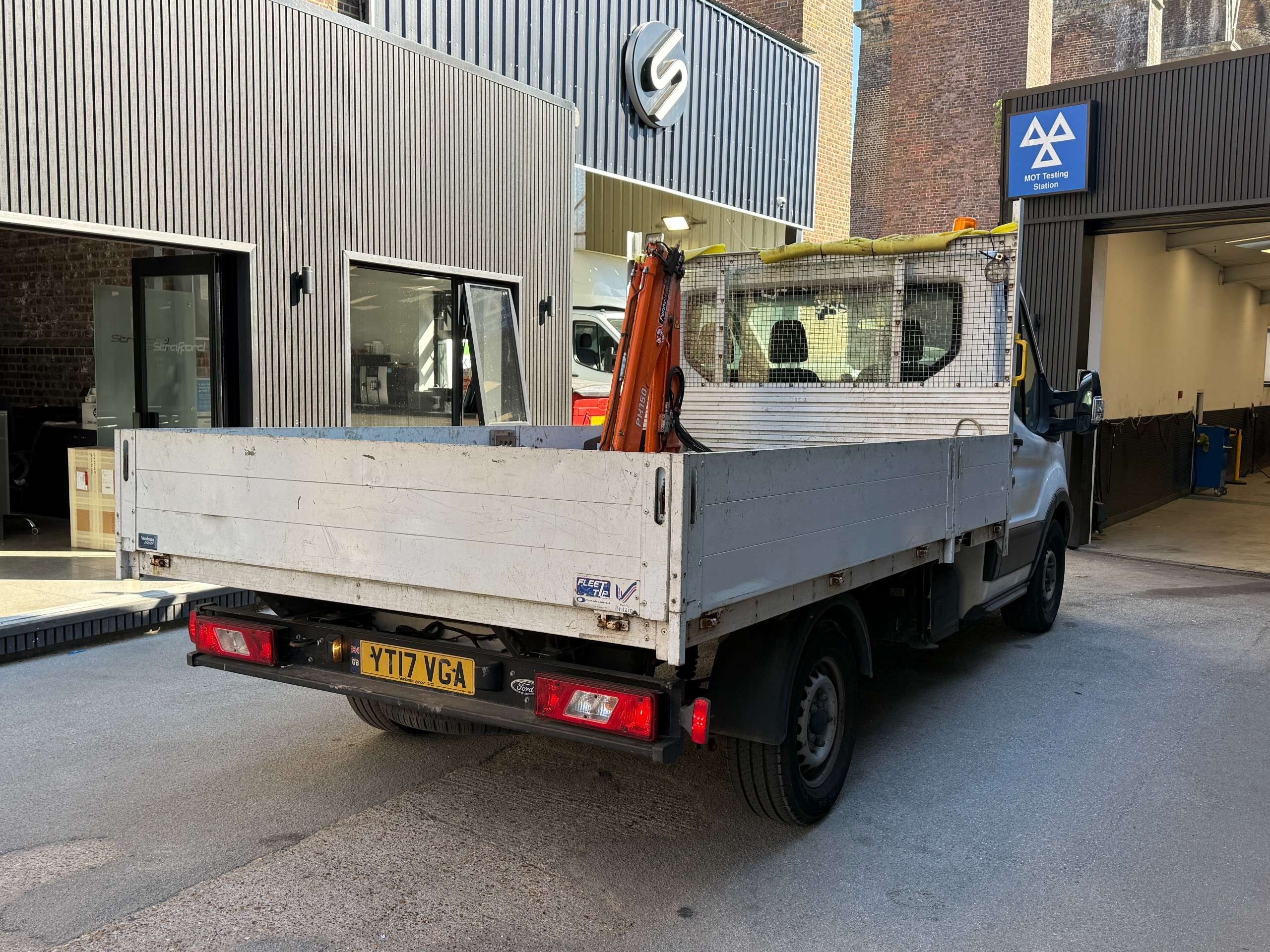 A 2017 FORD TRANSIT 2.2 TDCi 350 Crane equipped dropside A 2017 FORD TRANSIT 2.2 TDCi 350 Crane equipped dropside