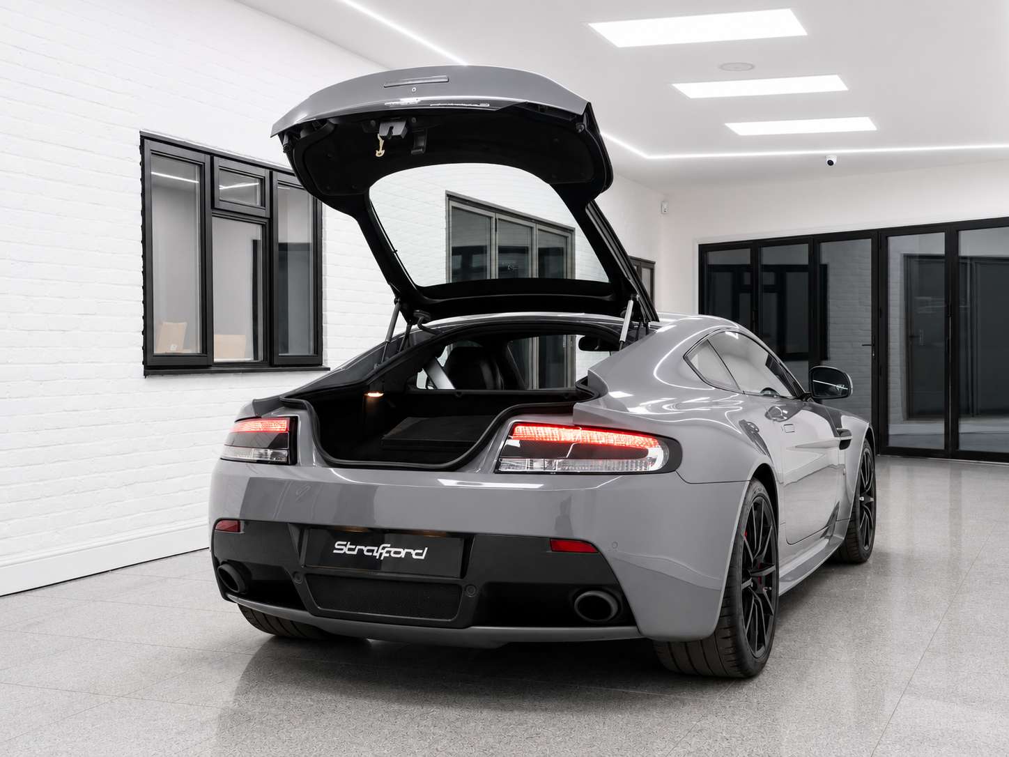 2015 ASTON MARTIN VANTAGE 2015 ASTON MARTIN VANTAGE