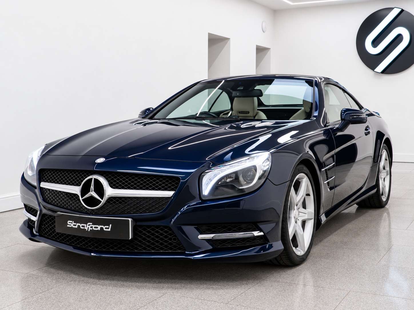 A 2014 MERCEDES-BENZ SL 3.0 SL400 AMG Sport Convertible 2dr Petrol G-Tronic Euro 6 (s/s) (333 ps) A 2014 MERCEDES-BENZ SL 3.0 SL400 AMG Sport Convertible 2dr Petrol G-Tronic Euro 6 (s/s) (333 ps)