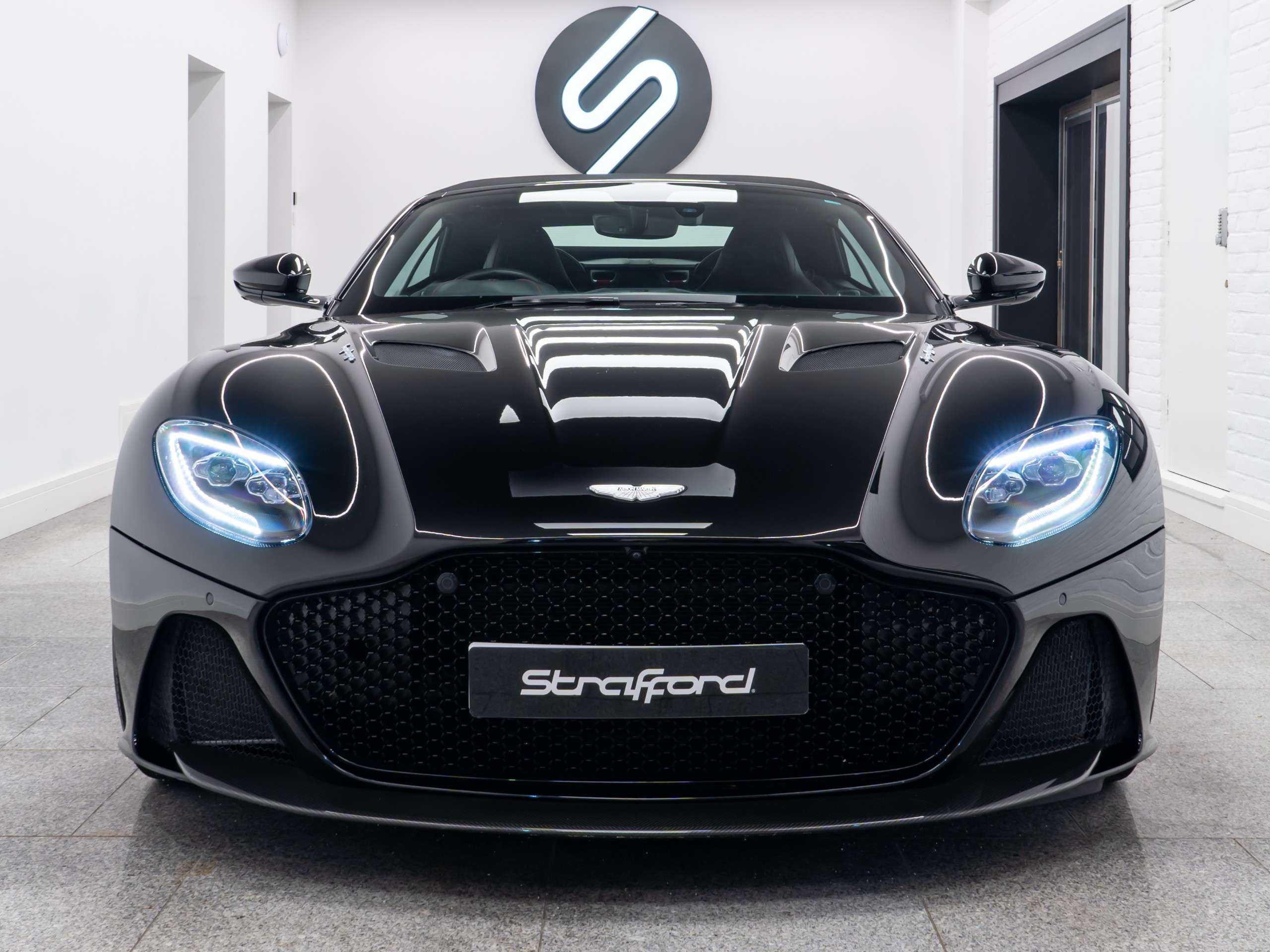 2019 ASTON MARTIN DBS 2019 ASTON MARTIN DBS