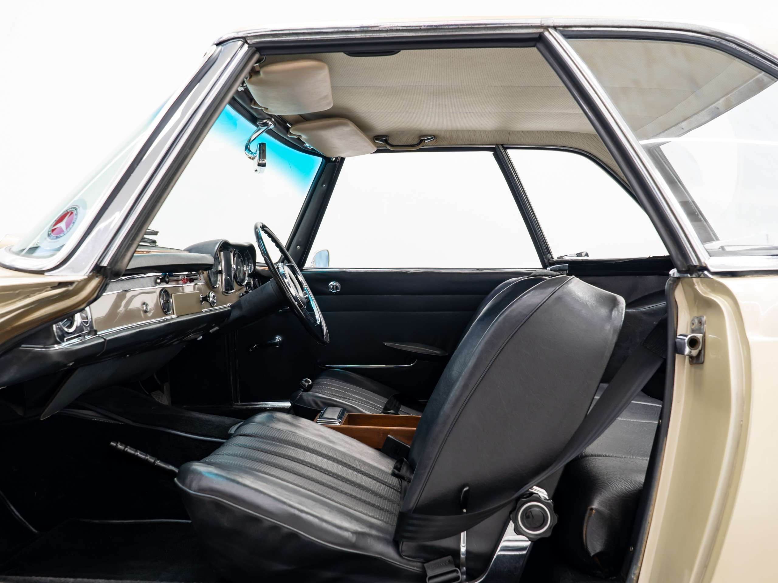 1967 MERCEDES-BENZ 250 1967 MERCEDES-BENZ 250
