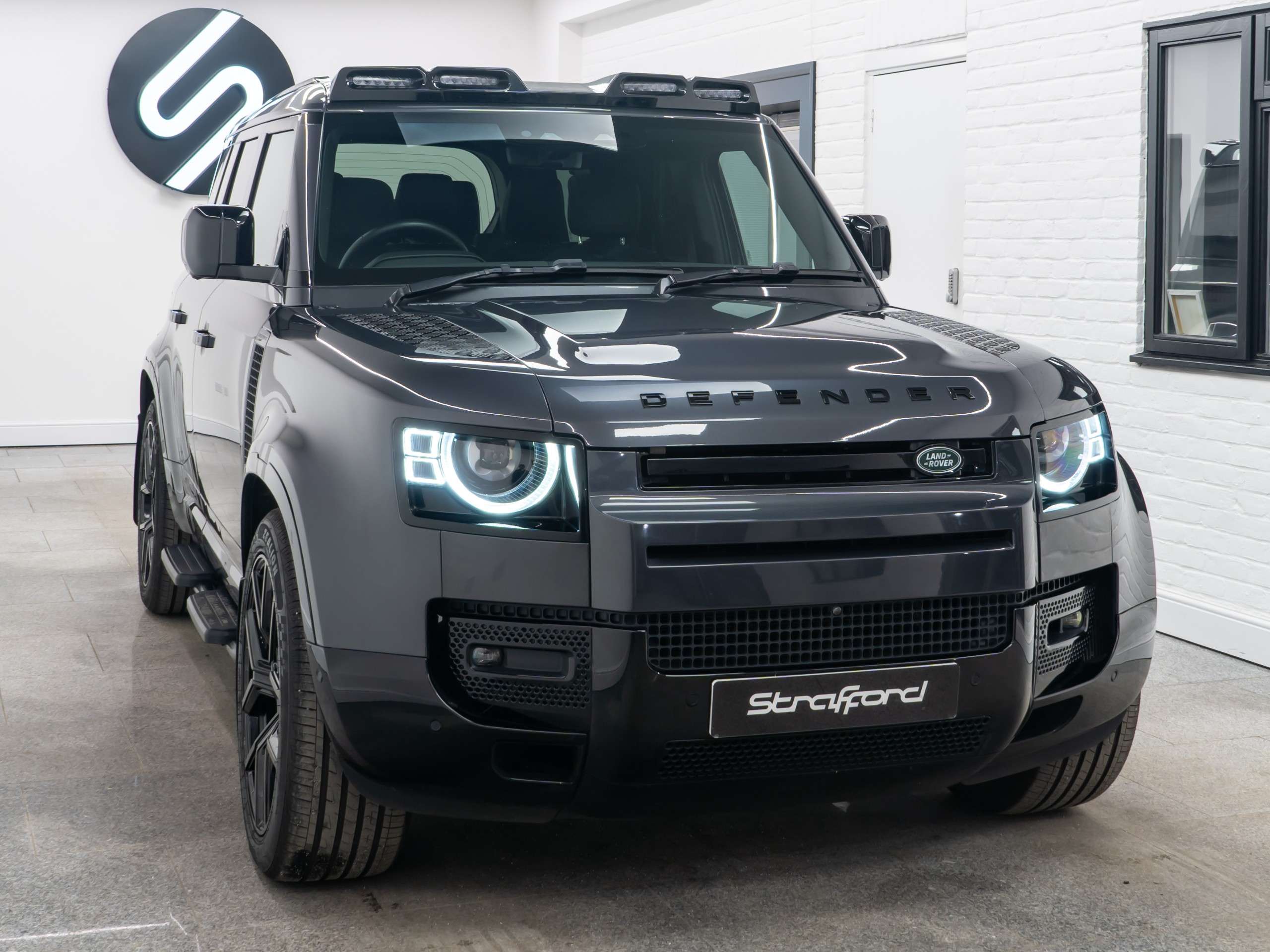 A 2024 LAND ROVER DEFENDER 110 3.0 D300 MHEV X-Dynamic HSE SUV 5dr Diesel Auto 4WD Euro 6 (s/s) (300 ps) A 2024 LAND ROVER DEFENDER 110 3.0 D300 MHEV X-Dynamic HSE SUV 5dr Diesel Auto 4WD Euro 6 (s/s) (300 ps)