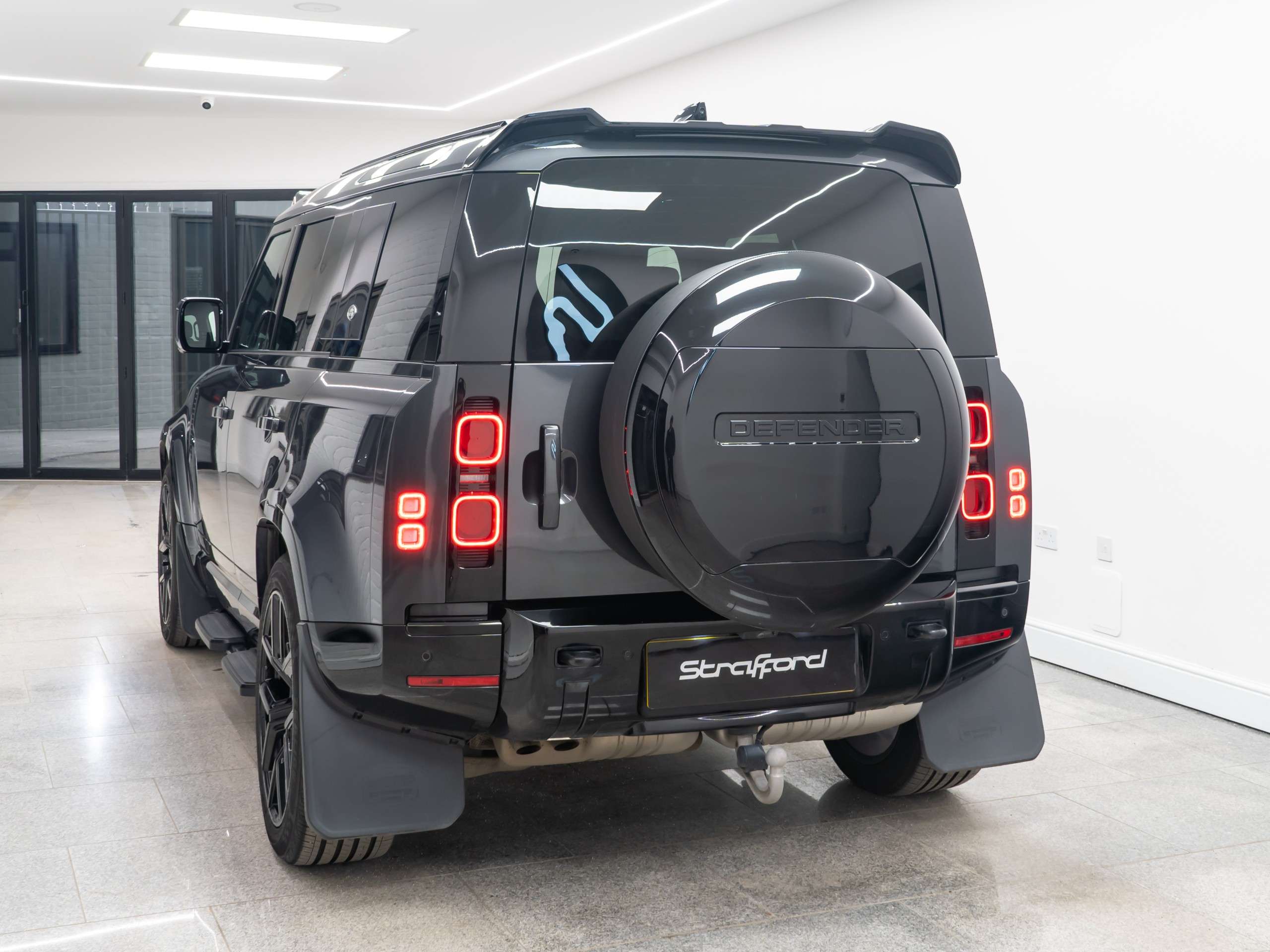 A 2024 LAND ROVER DEFENDER 110 3.0 D300 MHEV X-Dynamic HSE SUV 5dr Diesel Auto 4WD Euro 6 (s/s) (300 ps) A 2024 LAND ROVER DEFENDER 110 3.0 D300 MHEV X-Dynamic HSE SUV 5dr Diesel Auto 4WD Euro 6 (s/s) (300 ps)