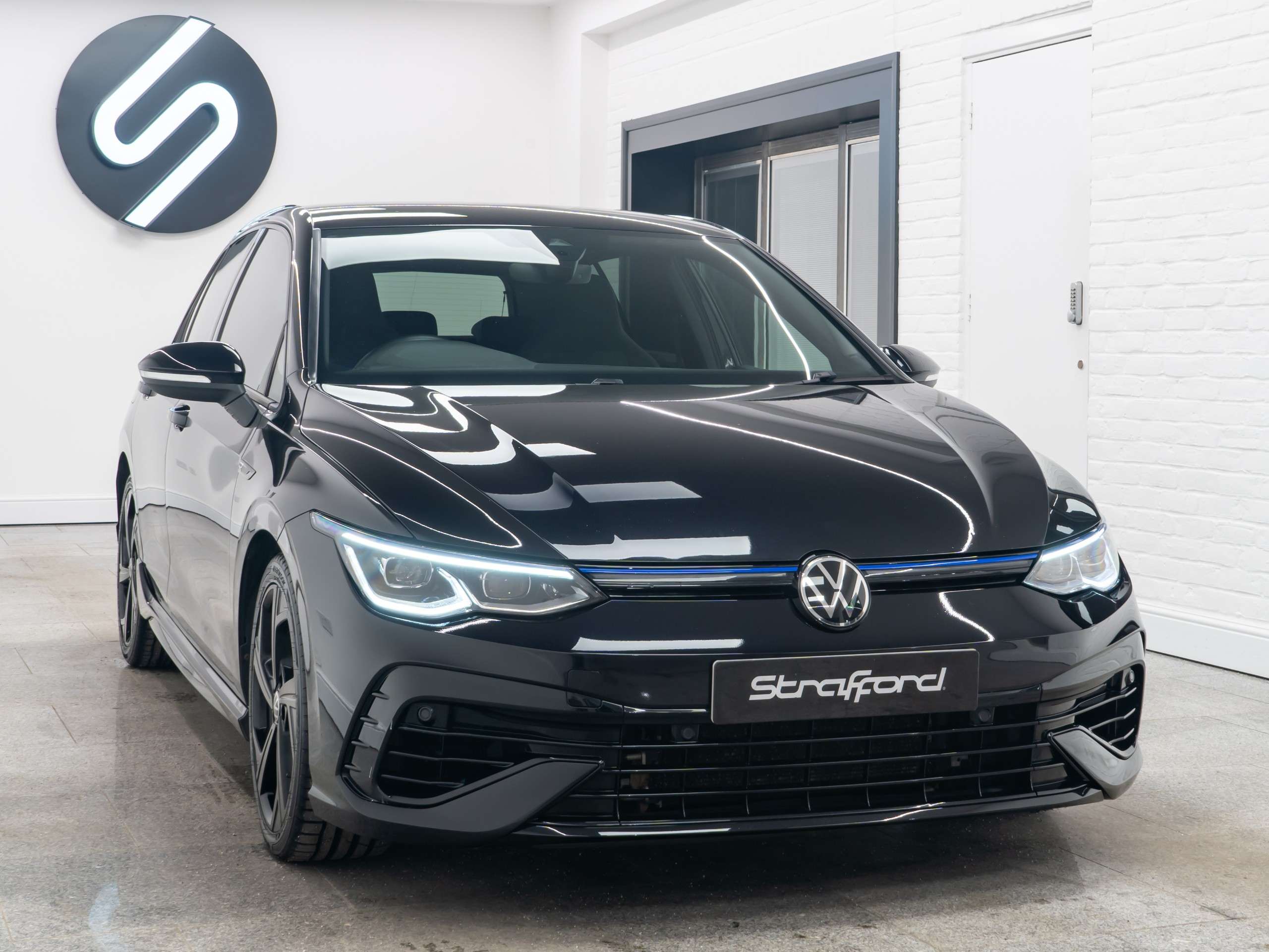 A 2021 VOLKSWAGEN GOLF 2.0 TSI R Hatchback 5dr Petrol DSG 4Motion Euro 6 (s/s) (320 ps) A 2021 VOLKSWAGEN GOLF 2.0 TSI R Hatchback 5dr Petrol DSG 4Motion Euro 6 (s/s) (320 ps)