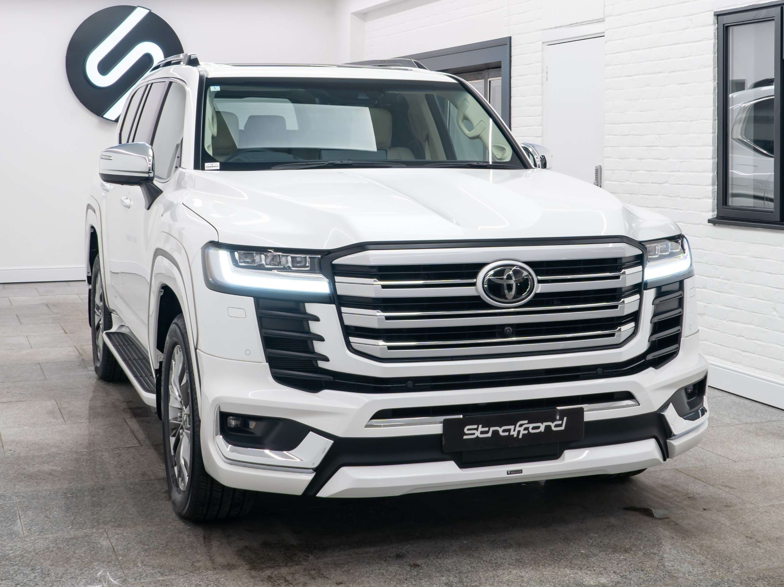 A 2024 TOYOTA LAND CRUISER 300 Series ZX 3.5 V6 Petrol Euro6 A 2024 TOYOTA LAND CRUISER 300 Series ZX 3.5 V6 Petrol Euro6