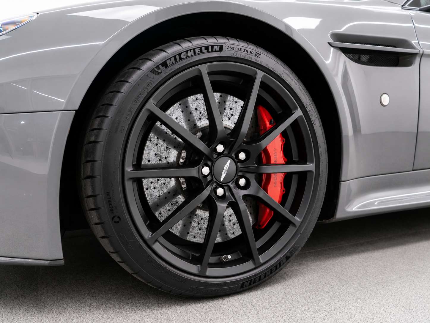 2015 ASTON MARTIN VANTAGE 2015 ASTON MARTIN VANTAGE
