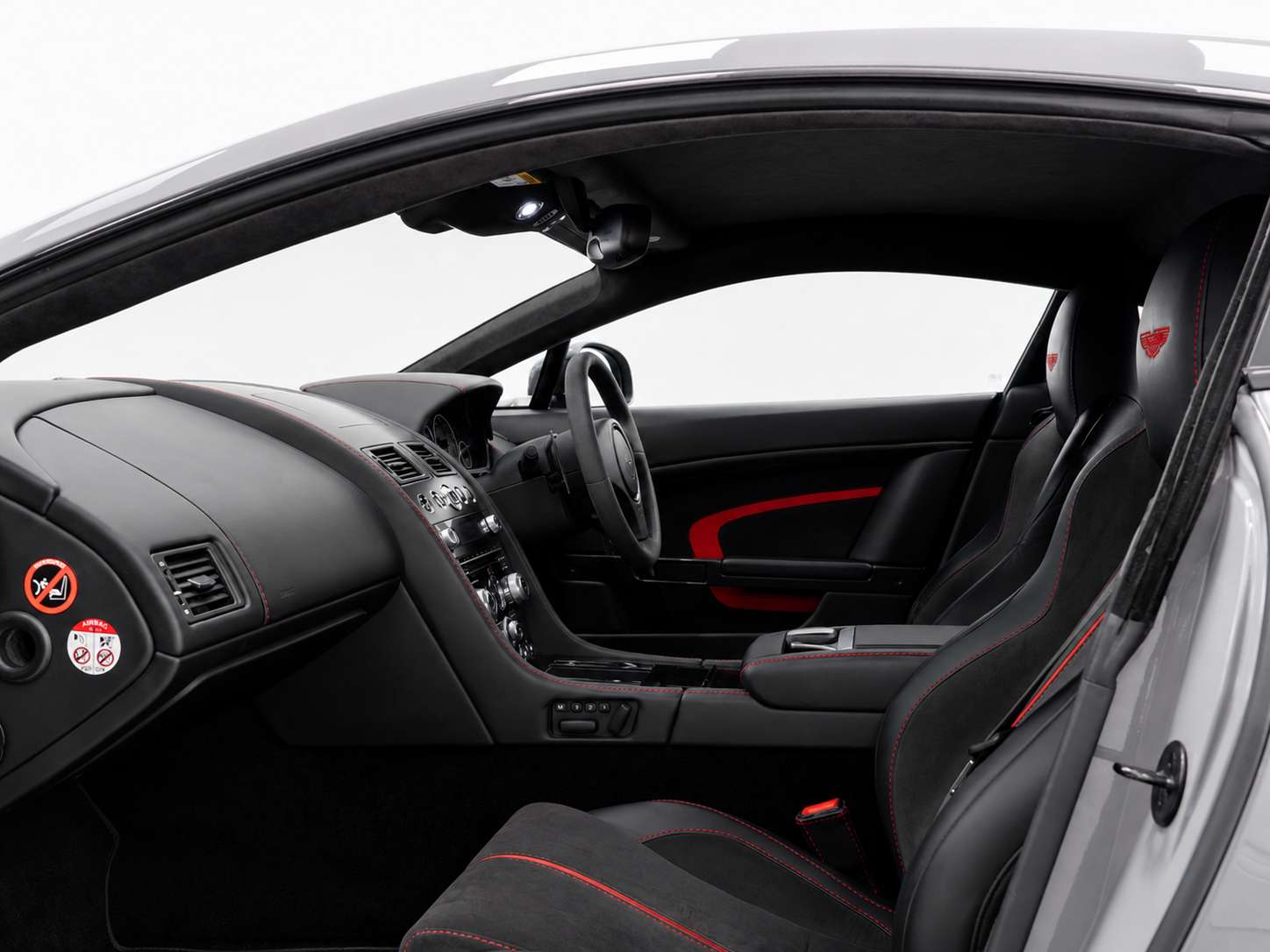 2015 ASTON MARTIN VANTAGE 2015 ASTON MARTIN VANTAGE