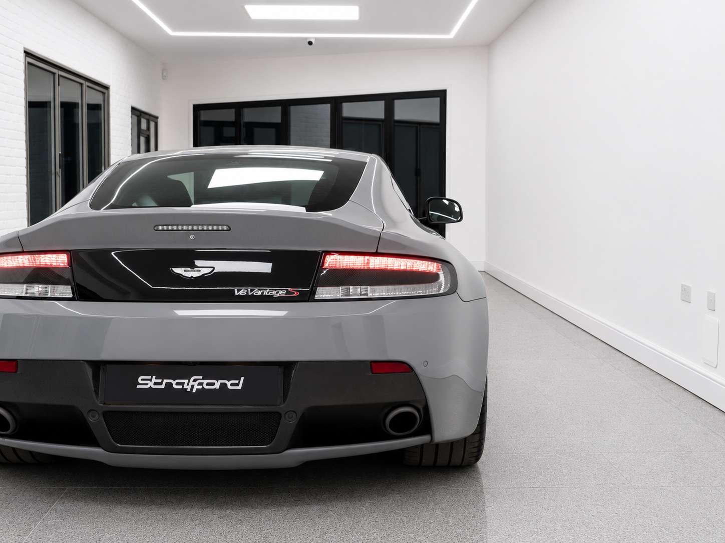 2015 ASTON MARTIN VANTAGE 2015 ASTON MARTIN VANTAGE