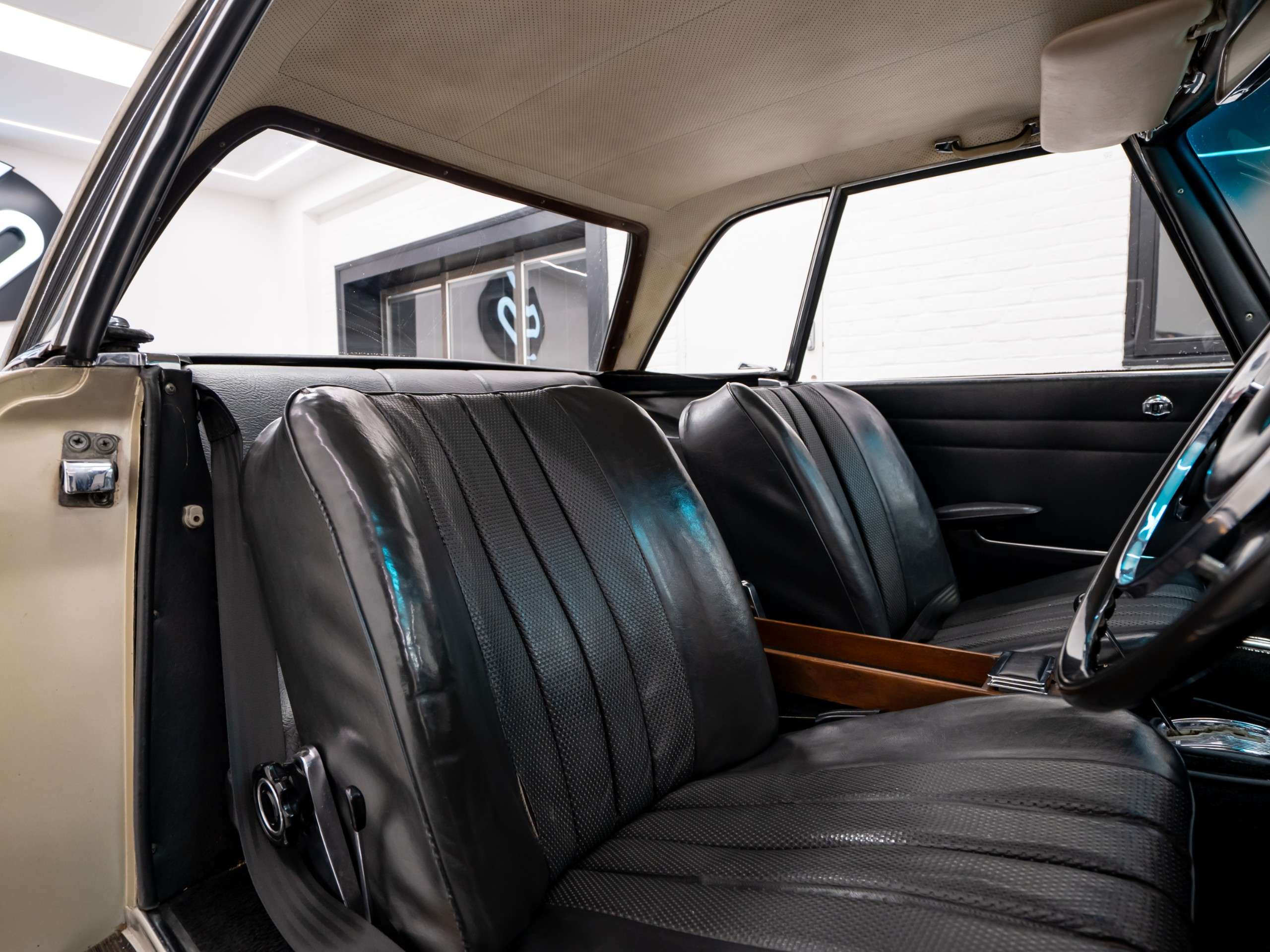 1967 MERCEDES-BENZ 250 1967 MERCEDES-BENZ 250