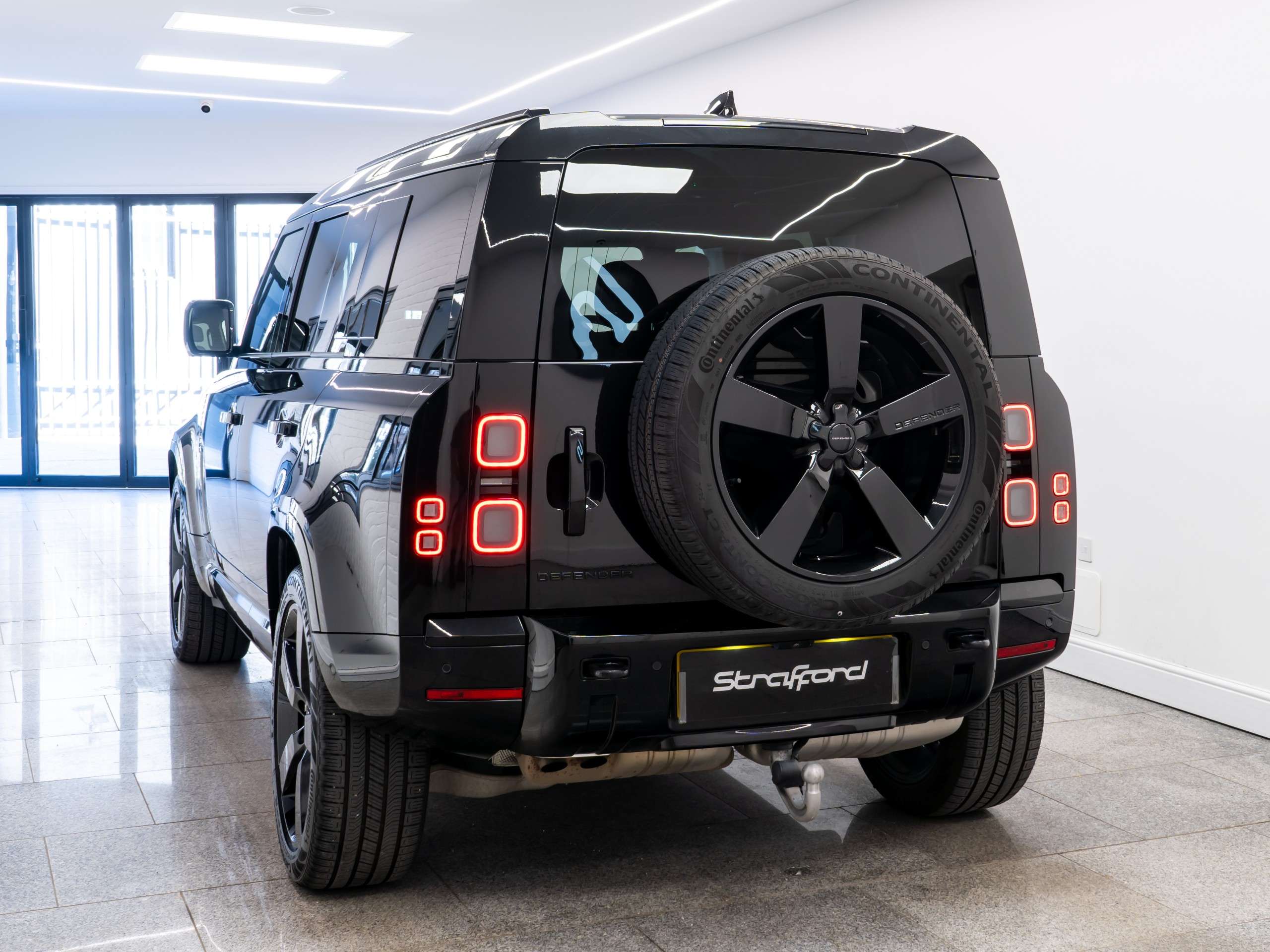A 2025 LAND ROVER DEFENDER 110 3.0 D350 MHEV X-Dynamic HSE SUV 5dr Diesel Auto 4WD Euro 6 (s/s) (350 ps) A 2025 LAND ROVER DEFENDER 110 3.0 D350 MHEV X-Dynamic HSE SUV 5dr Diesel Auto 4WD Euro 6 (s/s) (350 ps)