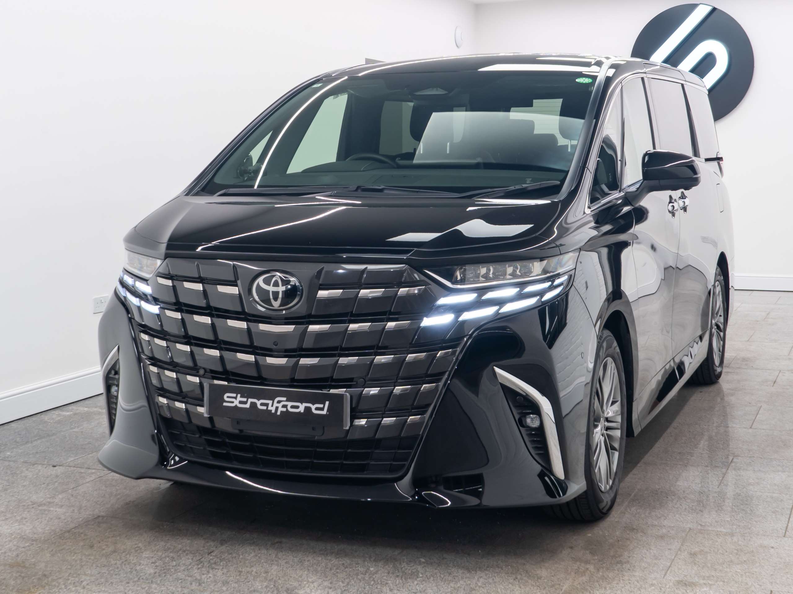 A 2025 TOYOTA ALPHARD A 2025 TOYOTA ALPHARD