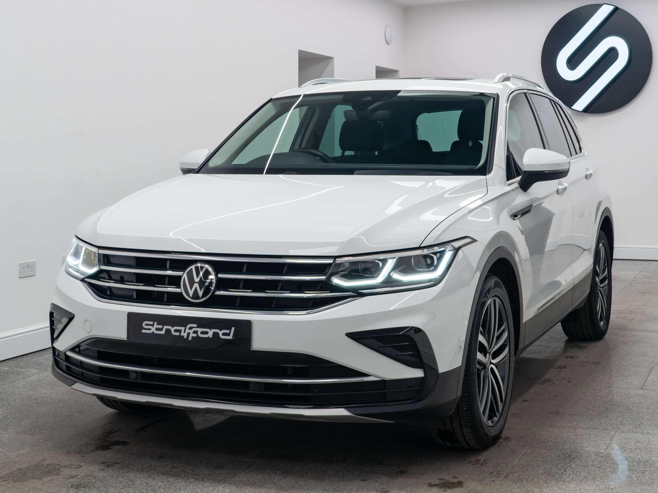 A 2020 VOLKSWAGEN TIGUAN 1.5 TSI Elegance SUV 5dr Petrol DSG Euro 6 (s/s) (150 ps) A 2020 VOLKSWAGEN TIGUAN 1.5 TSI Elegance SUV 5dr Petrol DSG Euro 6 (s/s) (150 ps)