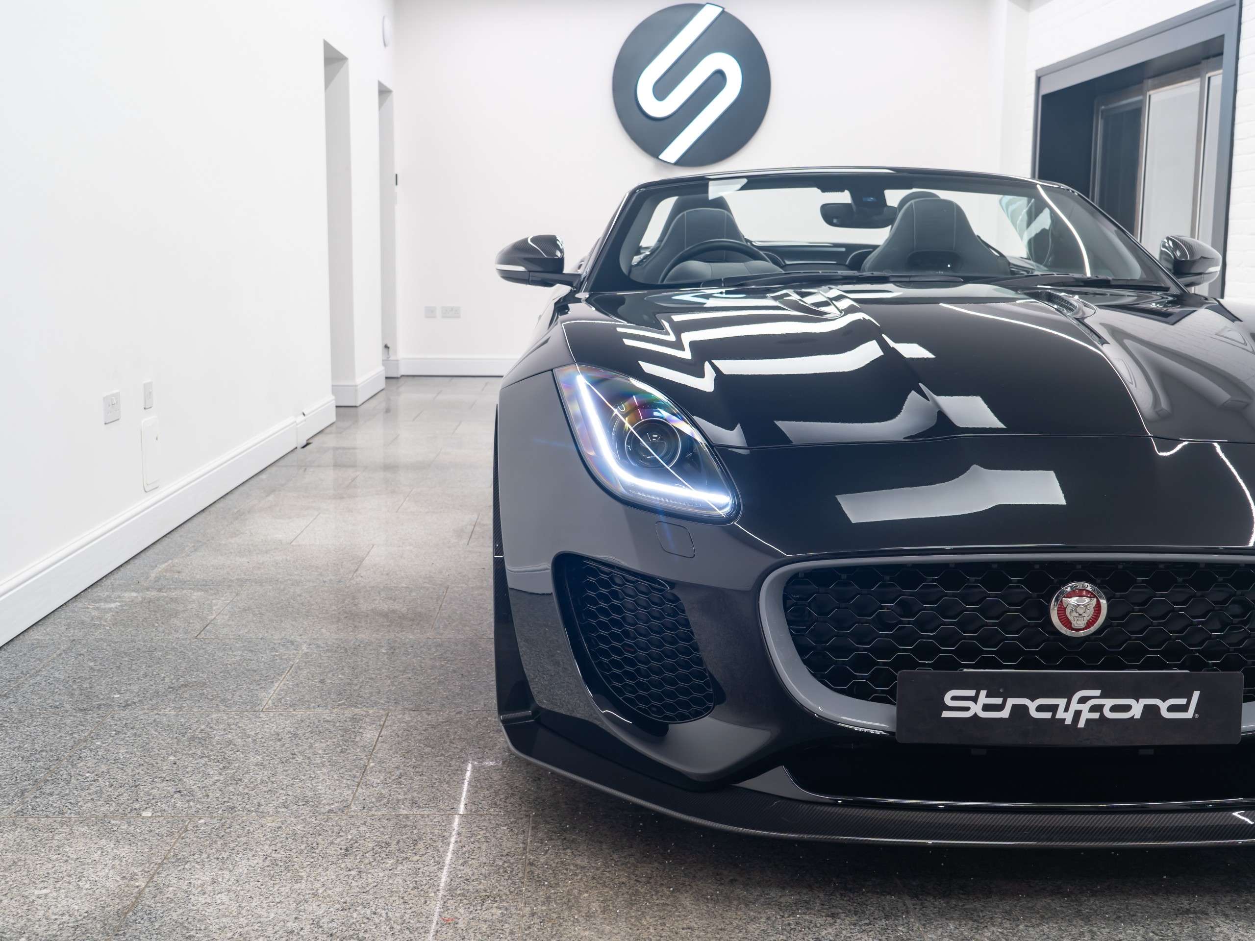 null JAGUAR F-TYPE null JAGUAR F-TYPE