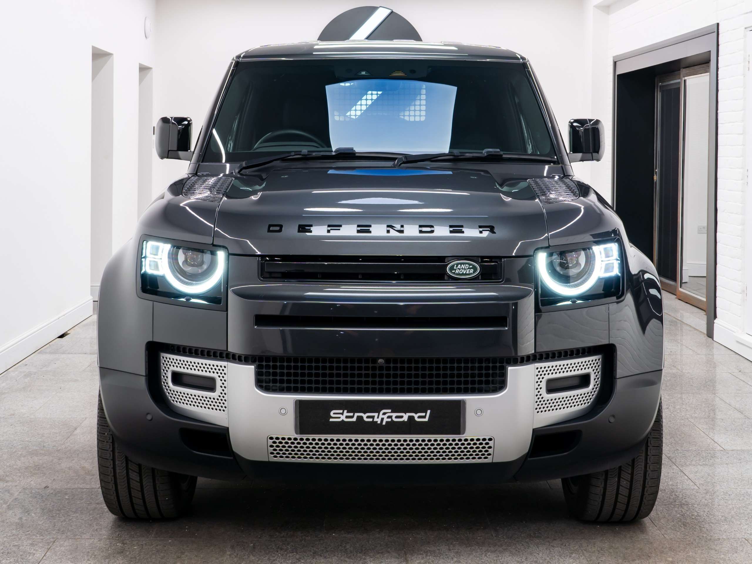 A 2024 LAND ROVER DEFENDER 90 3.0 D250 MHEV SE Hard Top SUV 3dr Diesel Auto 4WD SWB Euro 6 (s/s) (250 ps) A 2024 LAND ROVER DEFENDER 90 3.0 D250 MHEV SE Hard Top SUV 3dr Diesel Auto 4WD SWB Euro 6 (s/s) (250 ps)