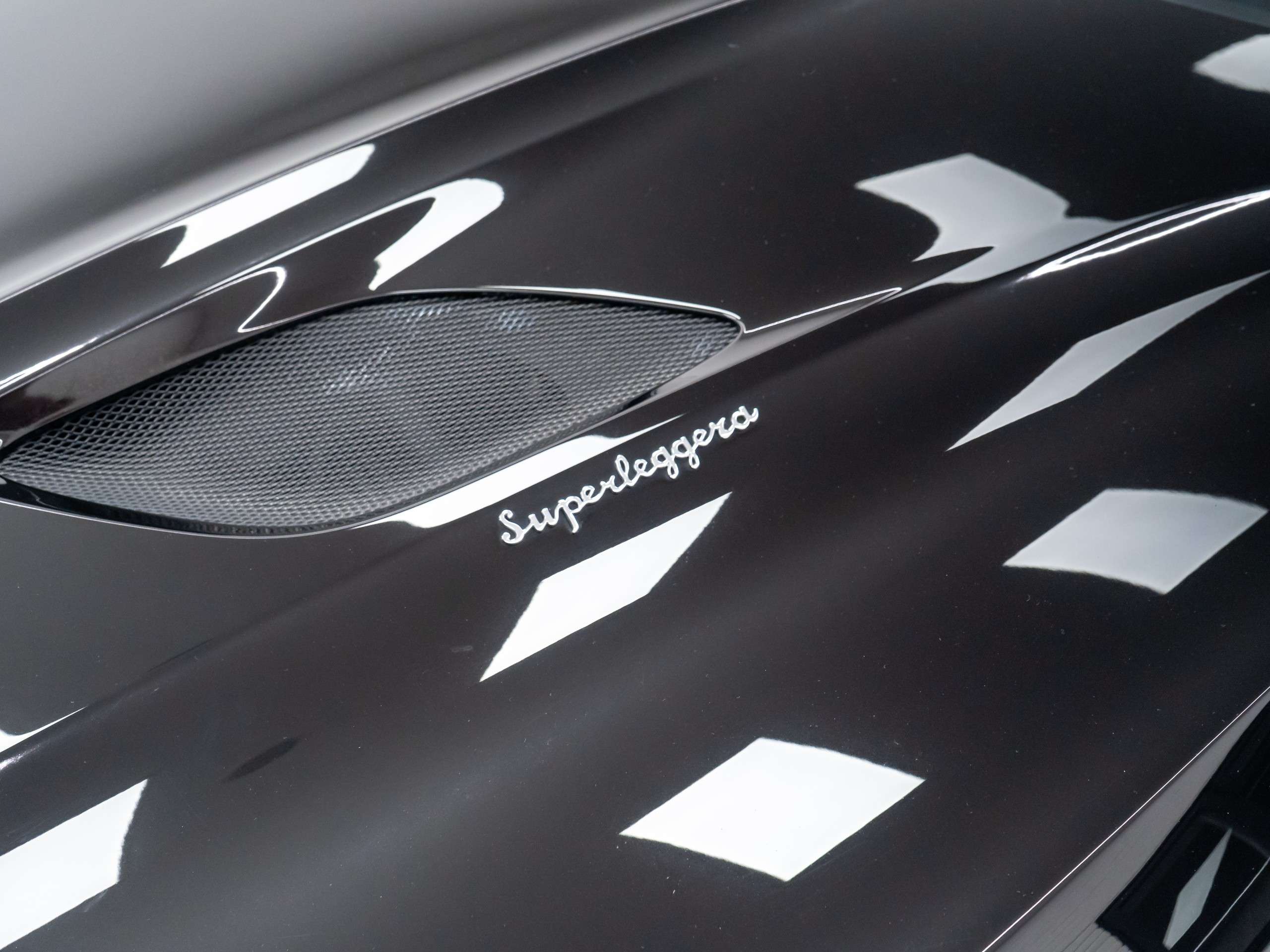 2019 ASTON MARTIN DBS 2019 ASTON MARTIN DBS