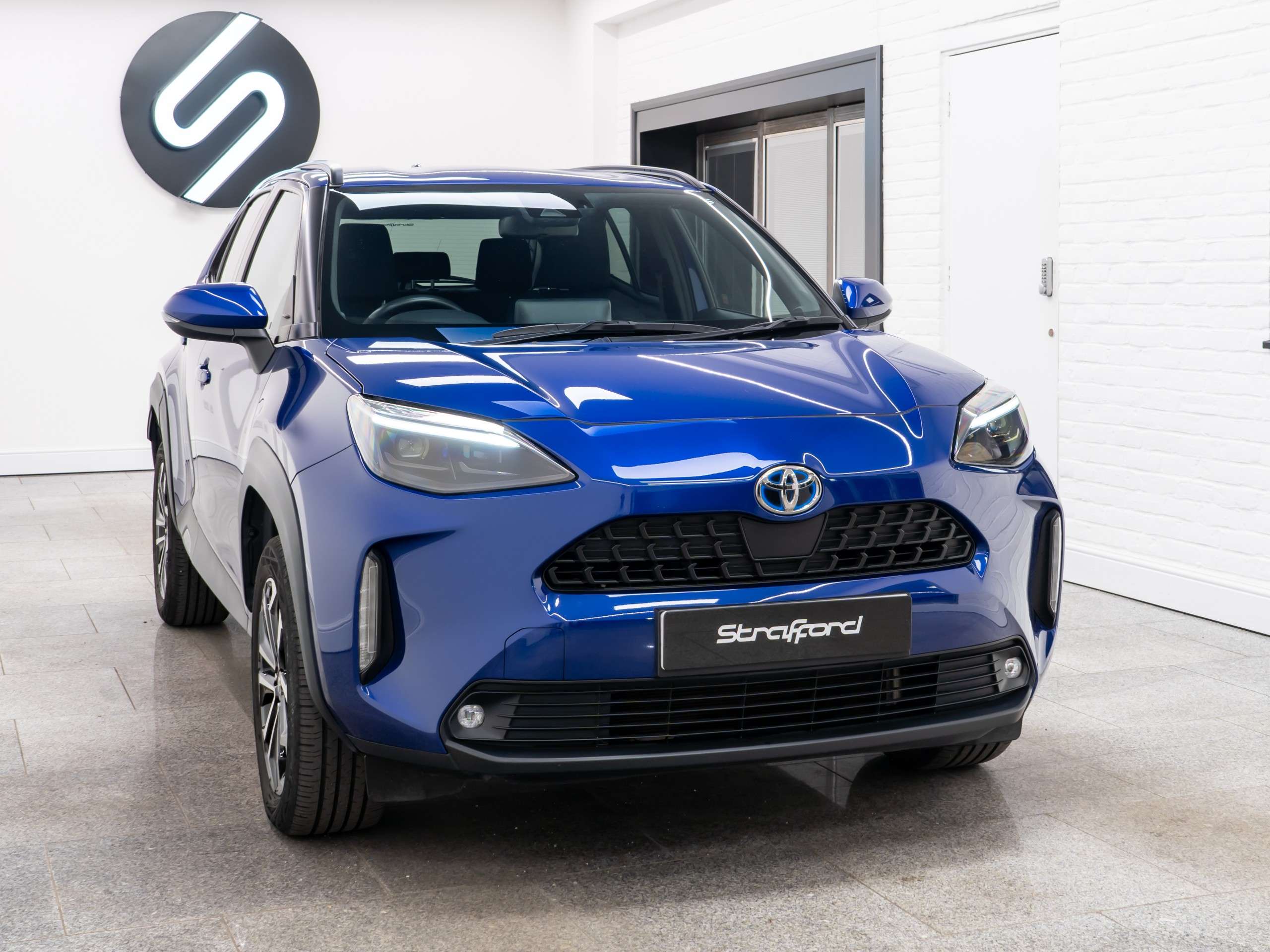 A 2023 TOYOTA YARIS CROSS 1.5 VVT-h Design SUV 5dr Petrol Hybrid E-CVT Euro 6 (s/s) (116 ps) A 2023 TOYOTA YARIS CROSS 1.5 VVT-h Design SUV 5dr Petrol Hybrid E-CVT Euro 6 (s/s) (116 ps)