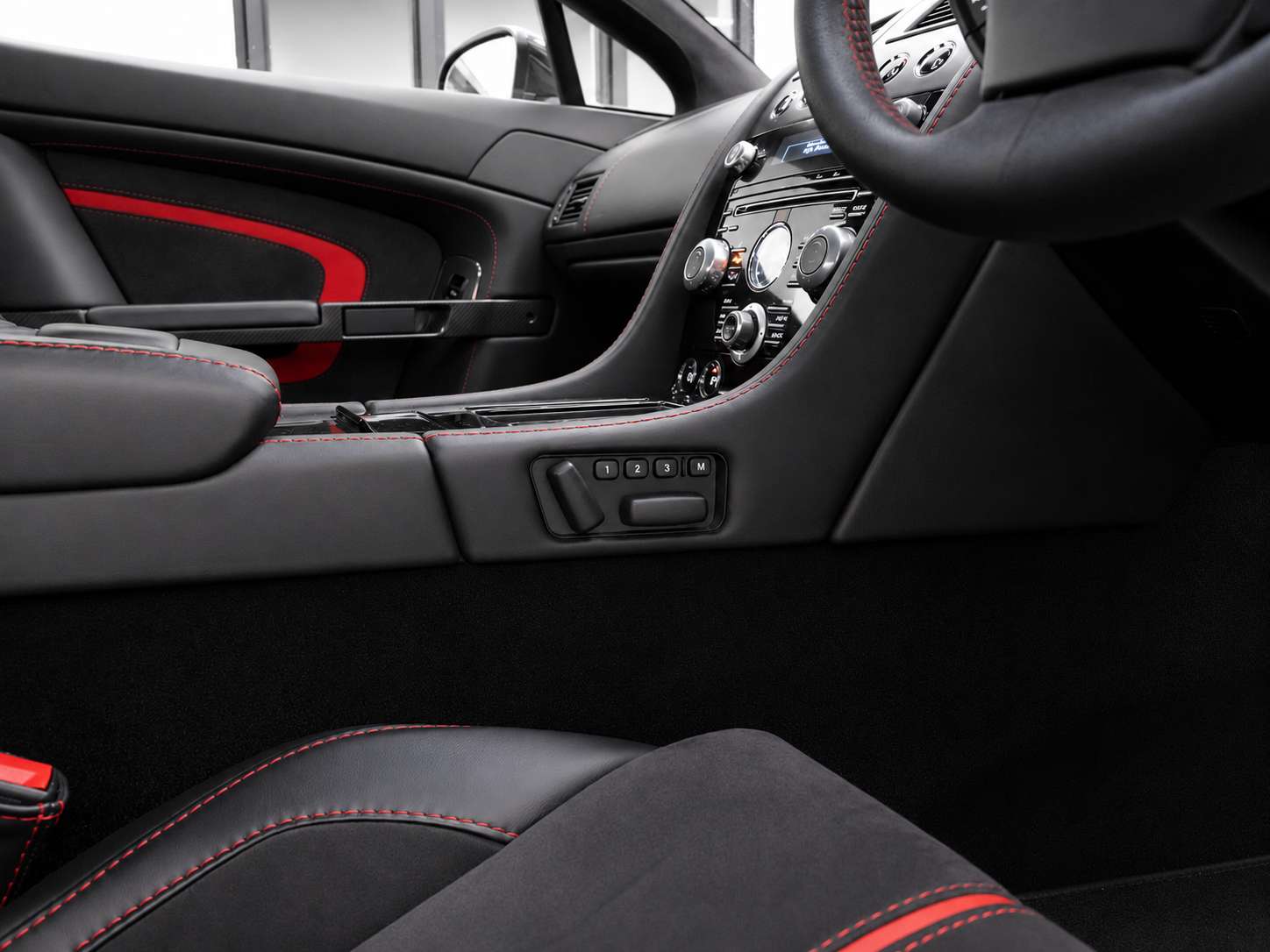 2015 ASTON MARTIN VANTAGE 2015 ASTON MARTIN VANTAGE