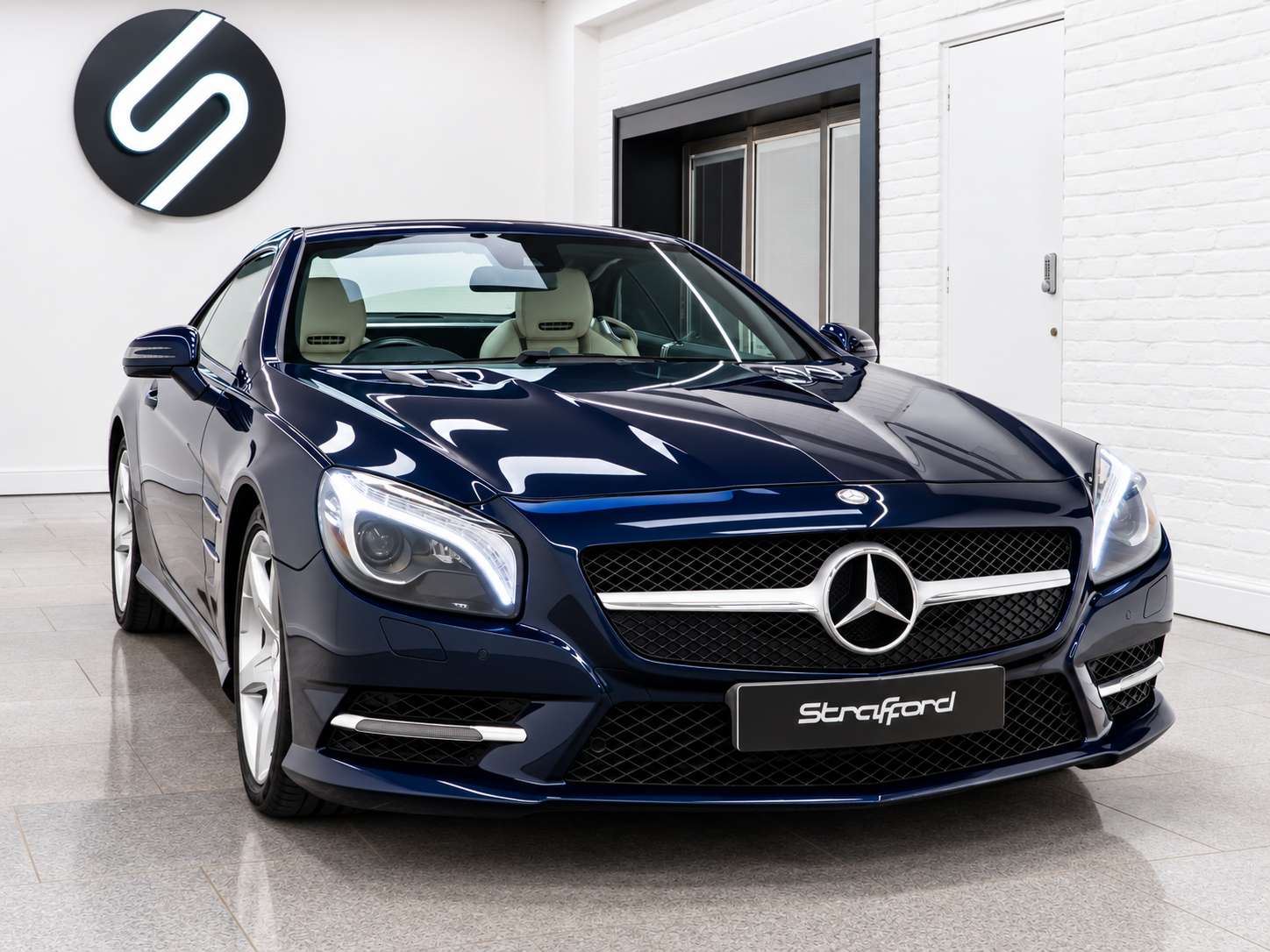A 2014 MERCEDES-BENZ SL 3.0 SL400 AMG Sport Convertible 2dr Petrol G-Tronic Euro 6 (s/s) (333 ps) A 2014 MERCEDES-BENZ SL 3.0 SL400 AMG Sport Convertible 2dr Petrol G-Tronic Euro 6 (s/s) (333 ps)