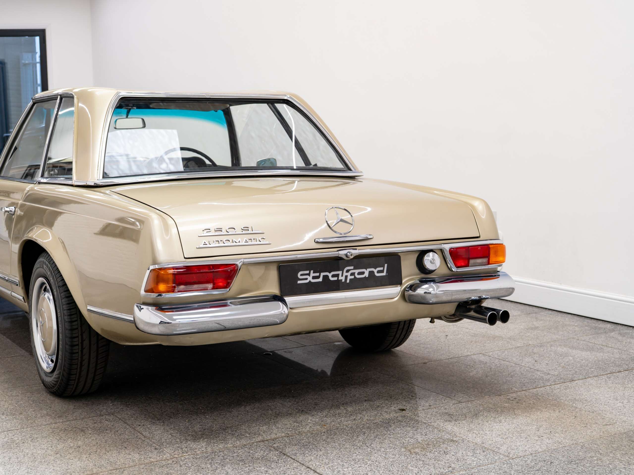 1967 MERCEDES-BENZ 250 1967 MERCEDES-BENZ 250