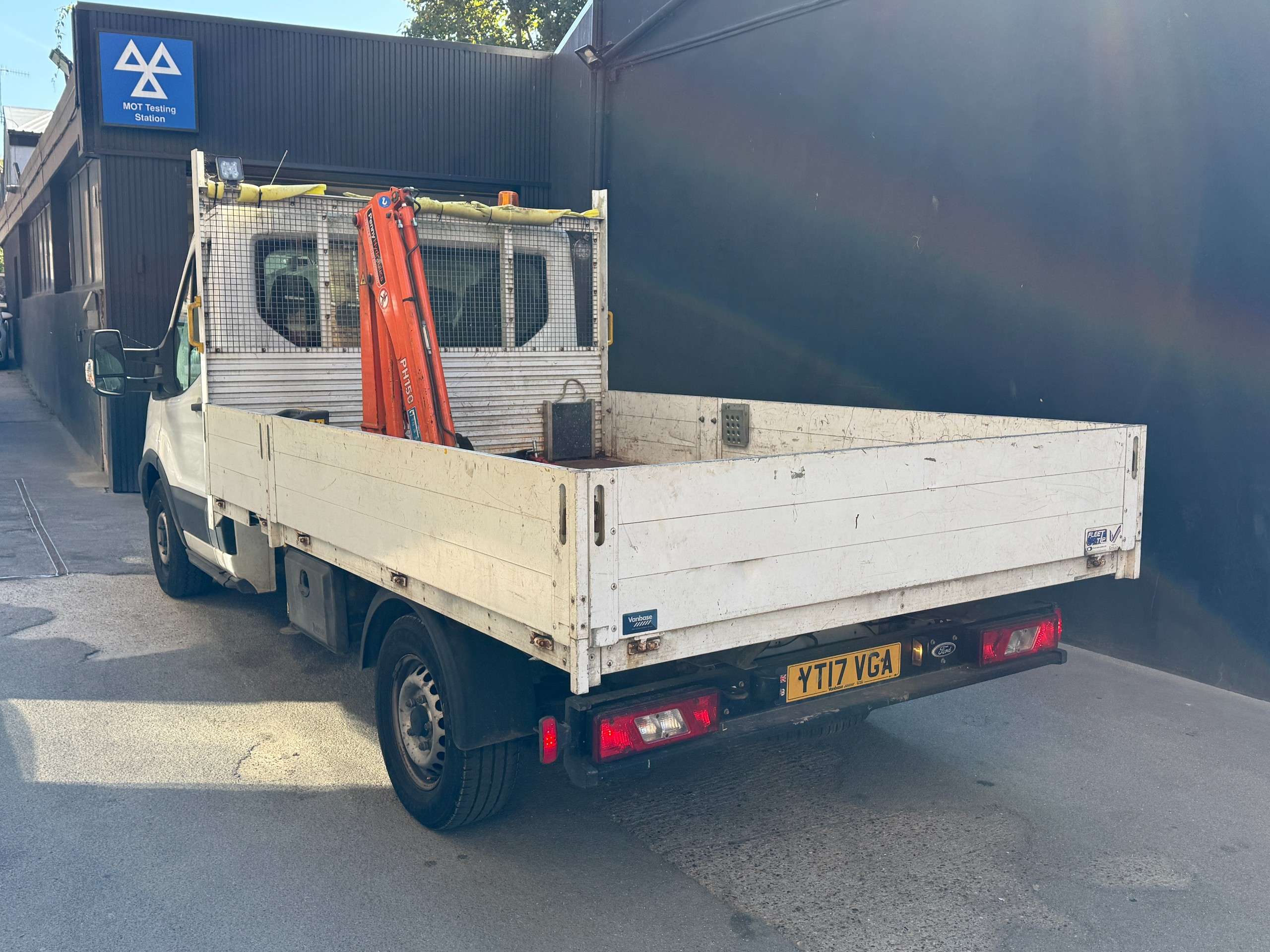 A 2017 FORD TRANSIT 2.2 TDCi 350 Crane equipped dropside A 2017 FORD TRANSIT 2.2 TDCi 350 Crane equipped dropside