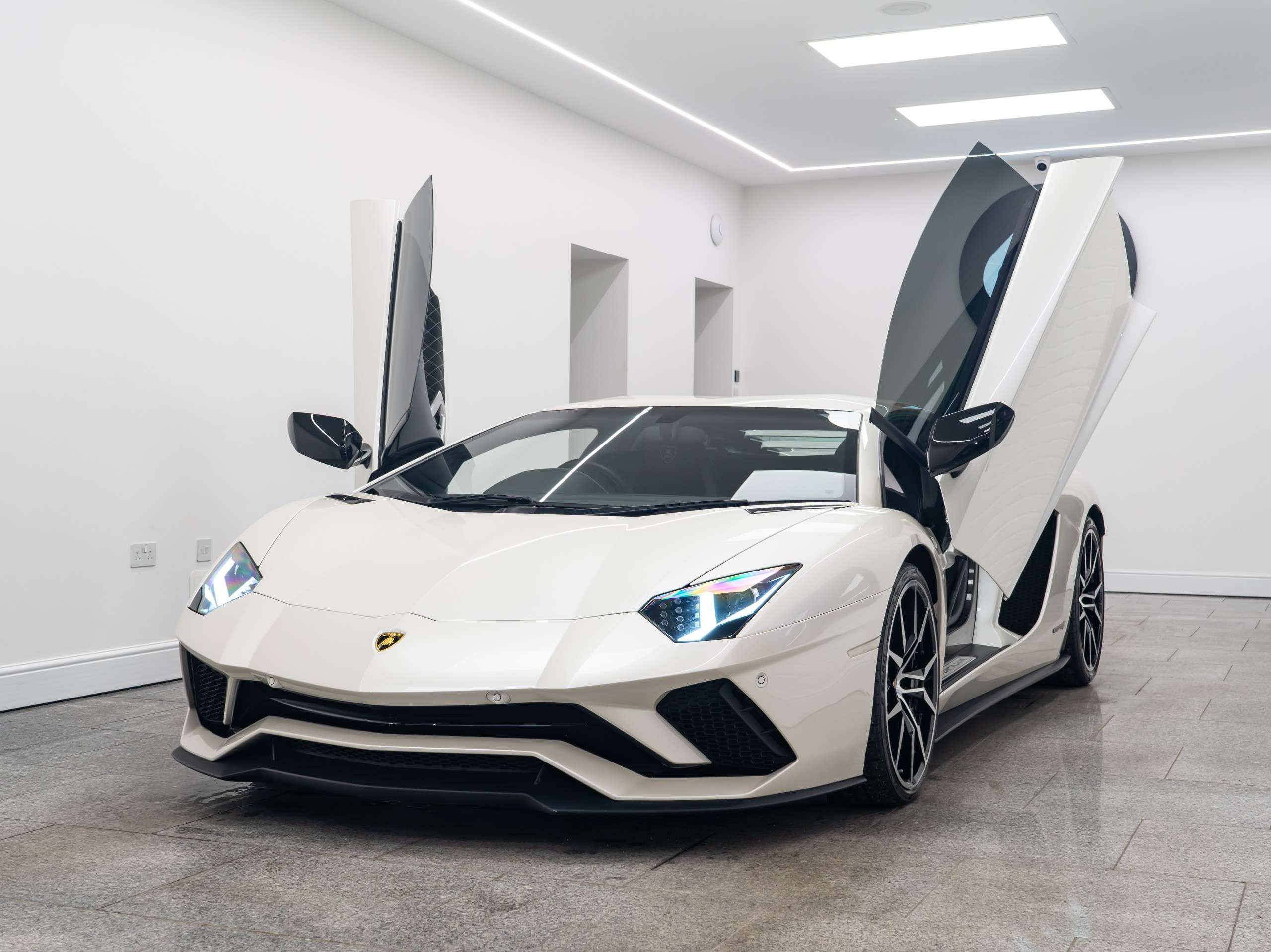 2017 LAMBORGHINI AVENTADOR 2017 LAMBORGHINI AVENTADOR