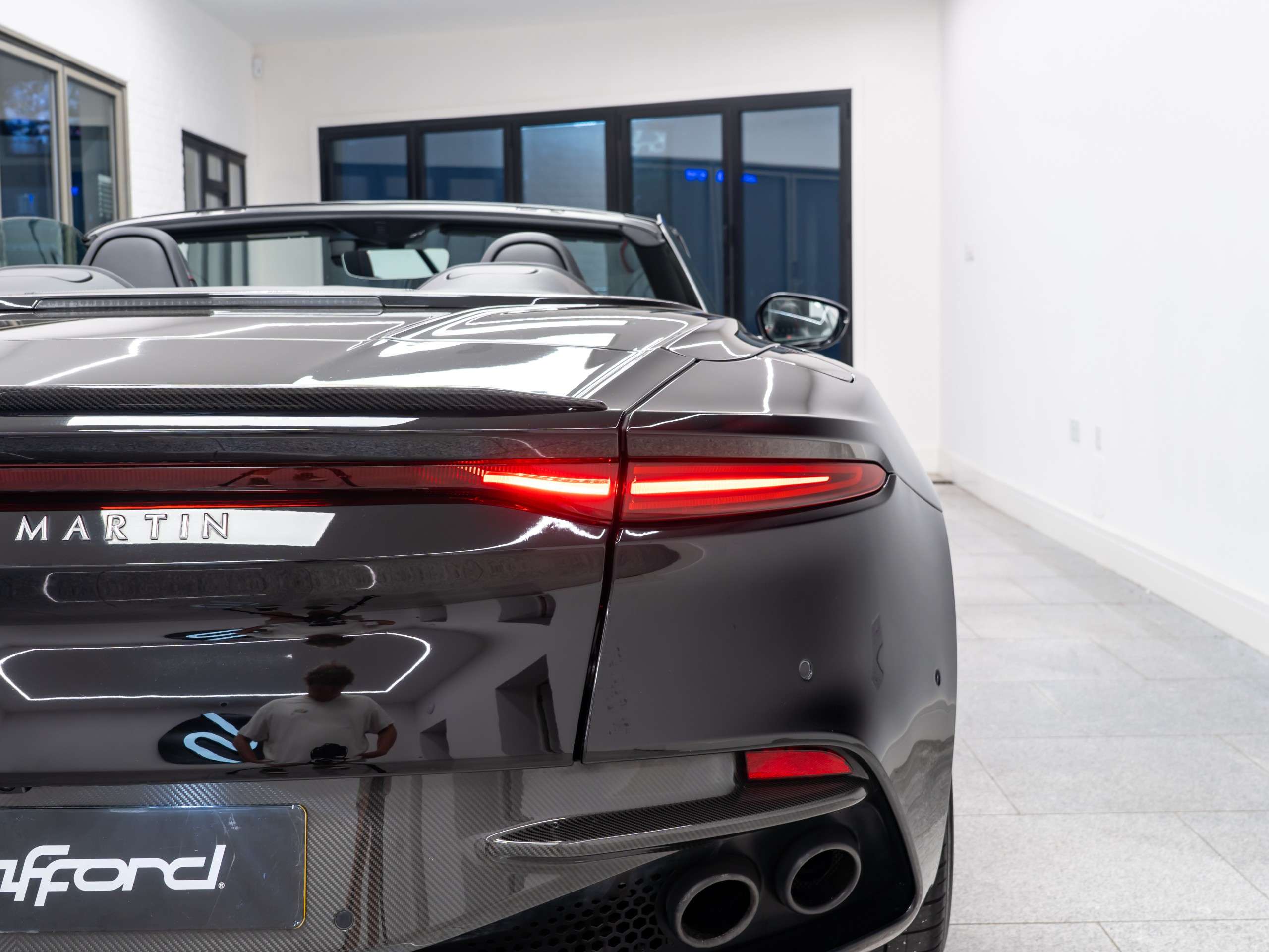2019 ASTON MARTIN DBS 2019 ASTON MARTIN DBS