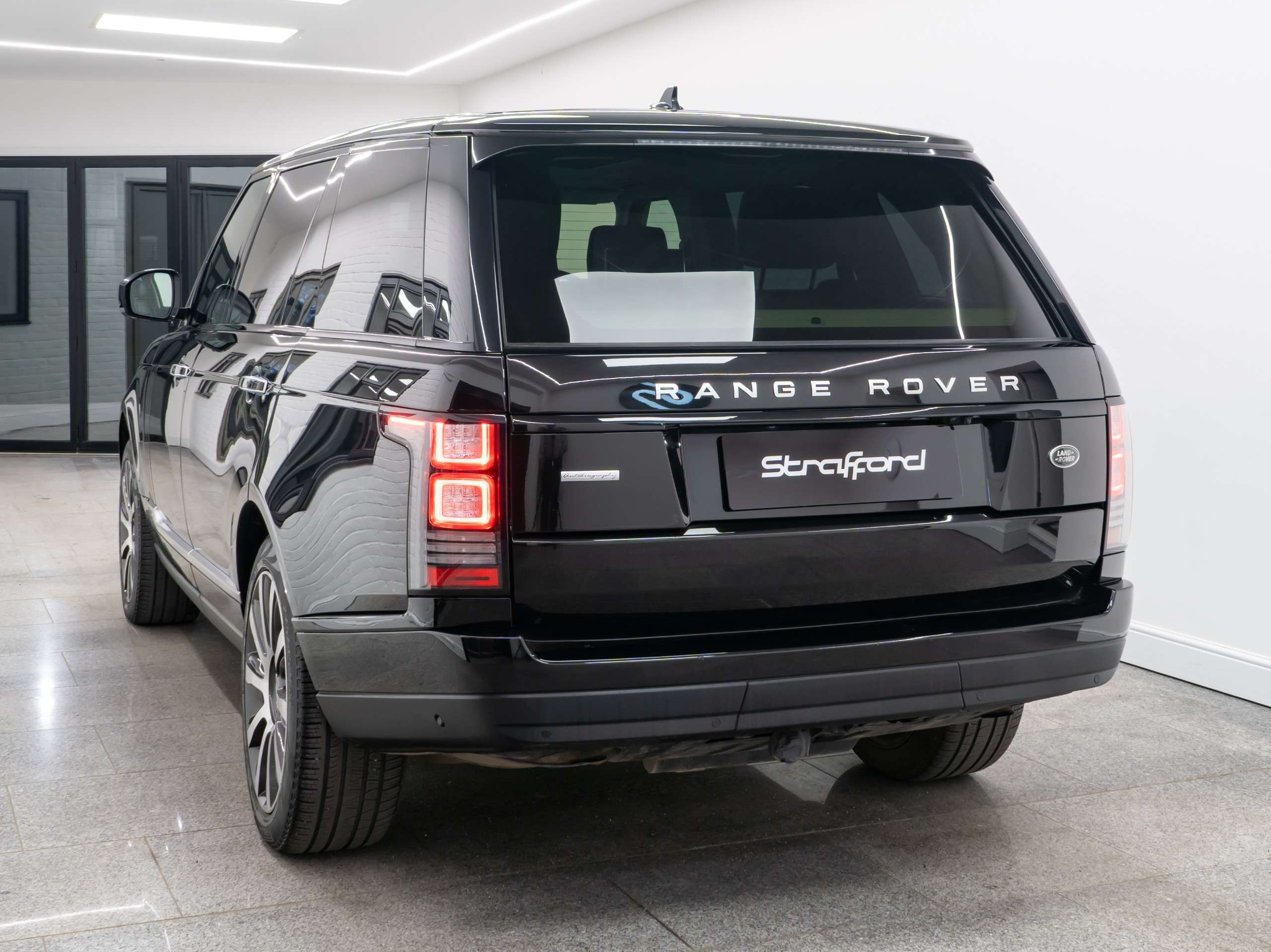 A 2016 LAND ROVER RANGE ROVER 5.0 V8 Autobiography SUV 5dr Petrol Auto 4WD Euro 6 (s/s) LWB (510 ps) A 2016 LAND ROVER RANGE ROVER 5.0 V8 Autobiography SUV 5dr Petrol Auto 4WD Euro 6 (s/s) LWB (510 ps)