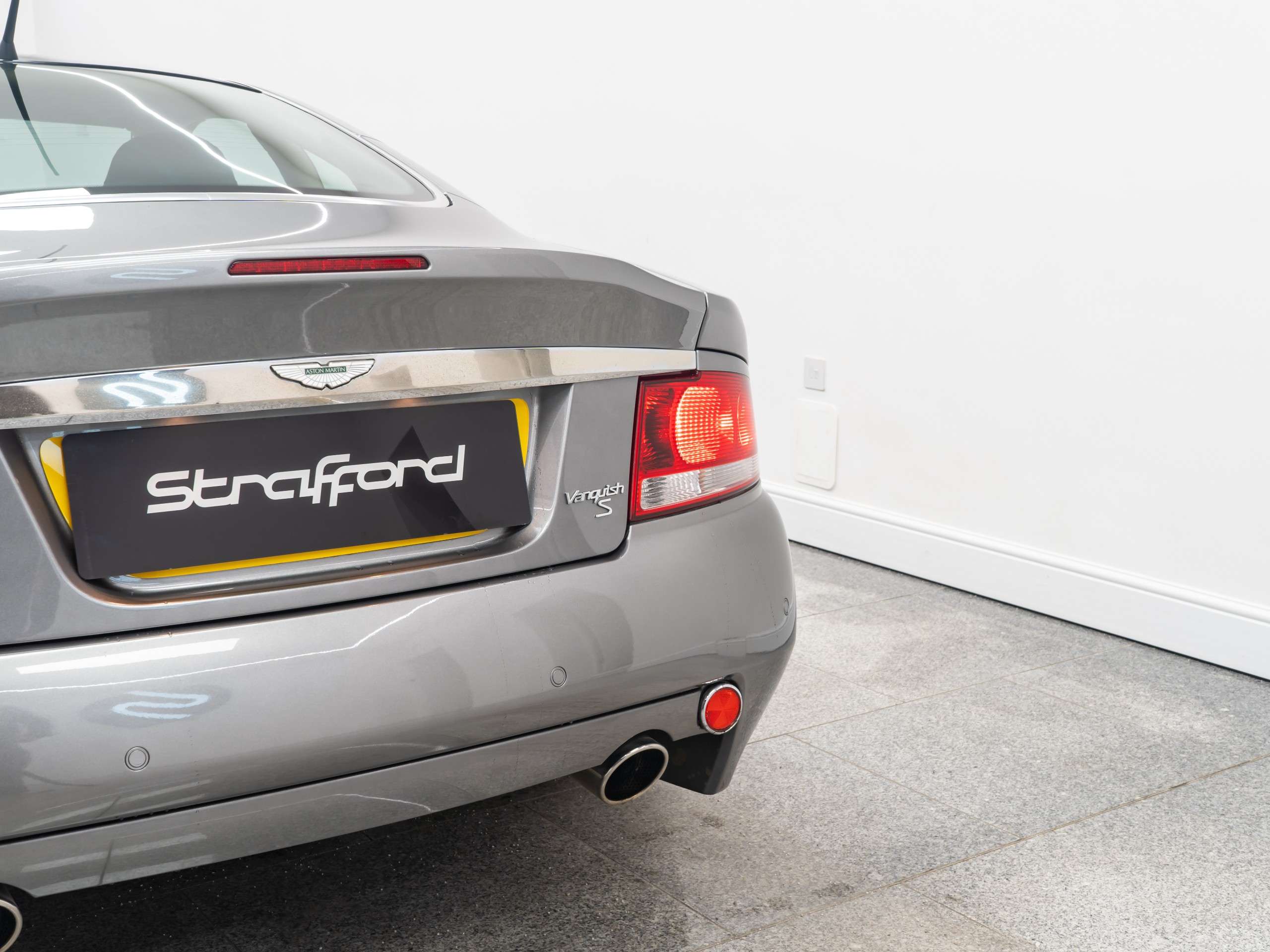 2005 ASTON MARTIN VANQUISH 2005 ASTON MARTIN VANQUISH