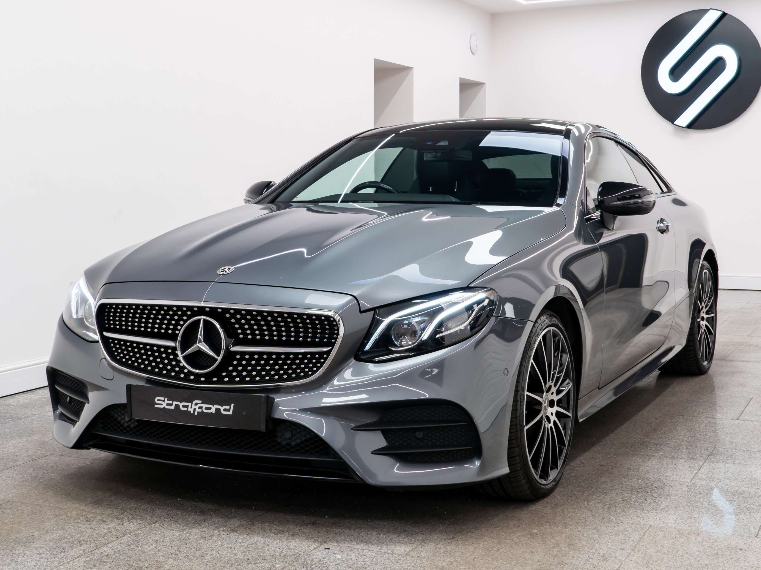 A 2018 MERCEDES-BENZ E CLASS 3.0 E400 V6 AMG Line (Premium Plus) Coupe 2dr Petrol G-Tronic+ 4MATIC Euro 6 (s/s) (333 ps) A 2018 MERCEDES-BENZ E CLASS 3.0 E400 V6 AMG Line (Premium Plus) Coupe 2dr Petrol G-Tronic+ 4MATIC Euro 6 (s/s) (333 ps)