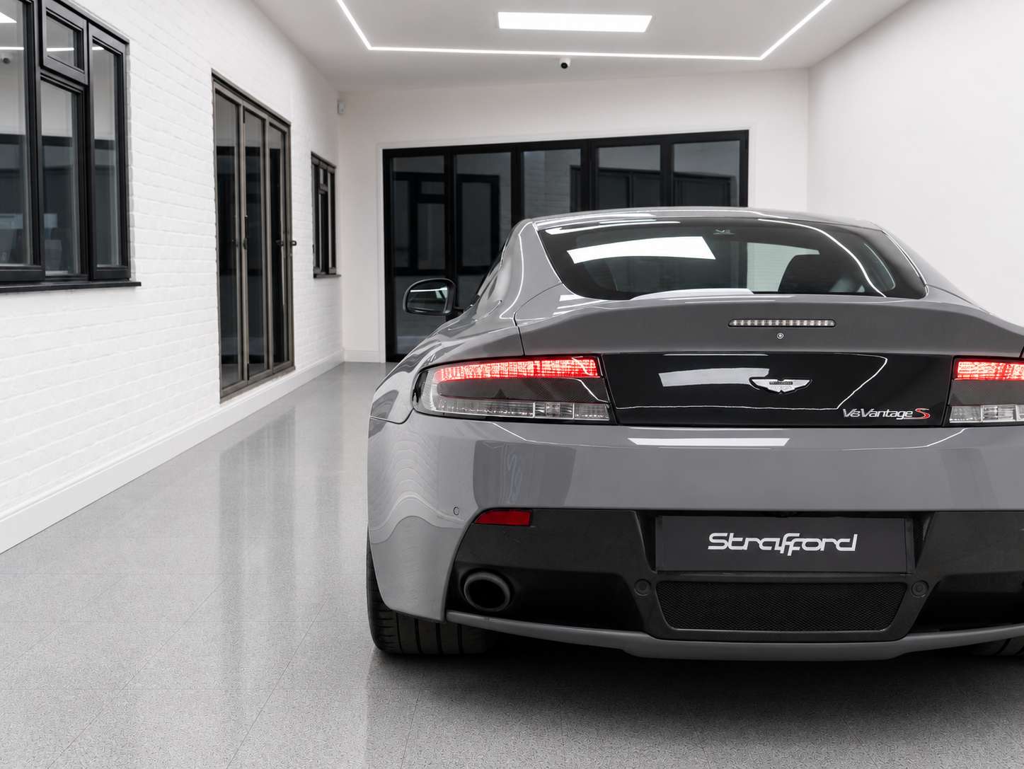 2015 ASTON MARTIN VANTAGE 2015 ASTON MARTIN VANTAGE