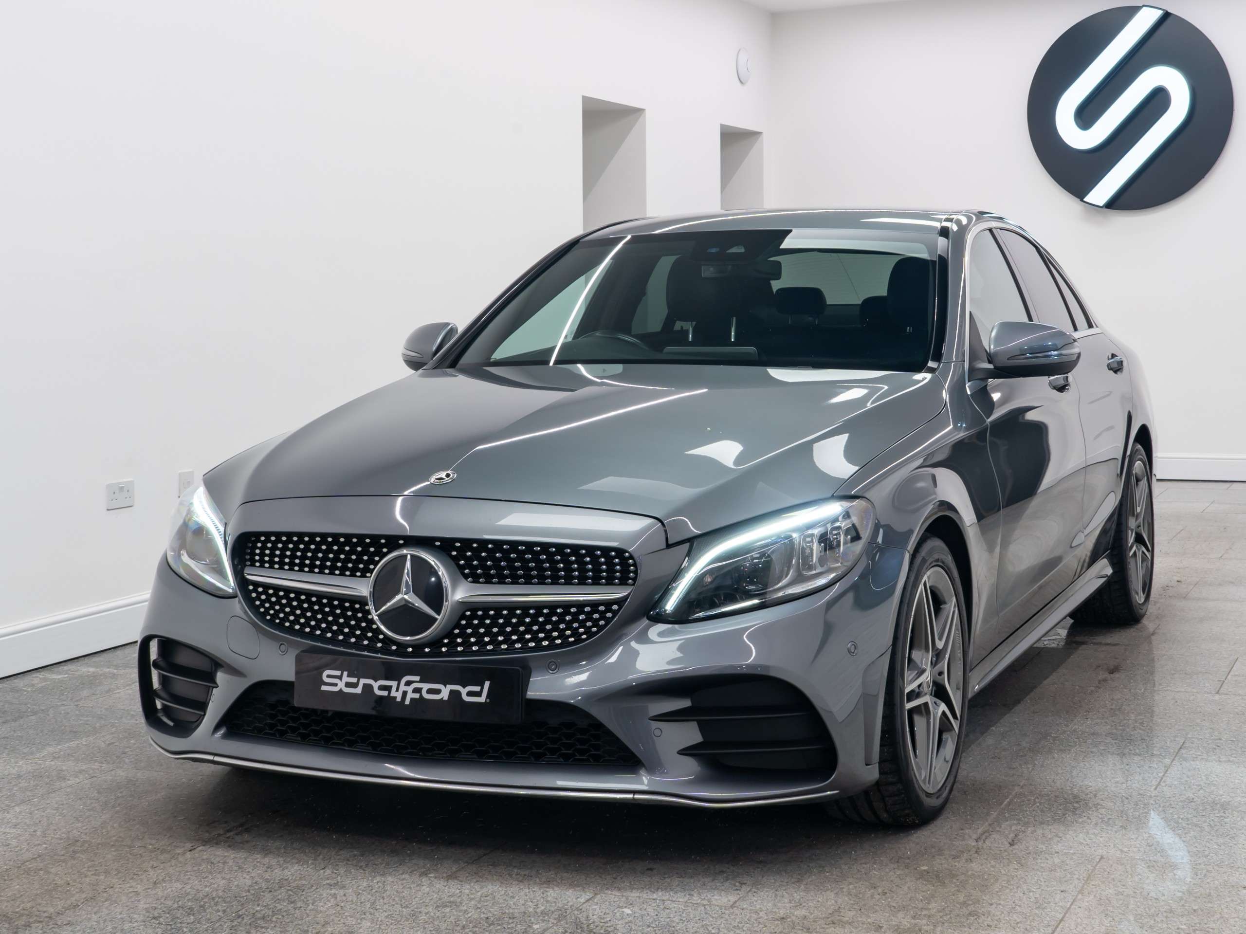 A 2020 MERCEDES-BENZ C CLASS 2.0 C220d AMG Line (Premium) Saloon 4dr Diesel G-Tronic+ Euro 6 (s/s) (194 ps) A 2020 MERCEDES-BENZ C CLASS 2.0 C220d AMG Line (Premium) Saloon 4dr Diesel G-Tronic+ Euro 6 (s/s) (194 ps)