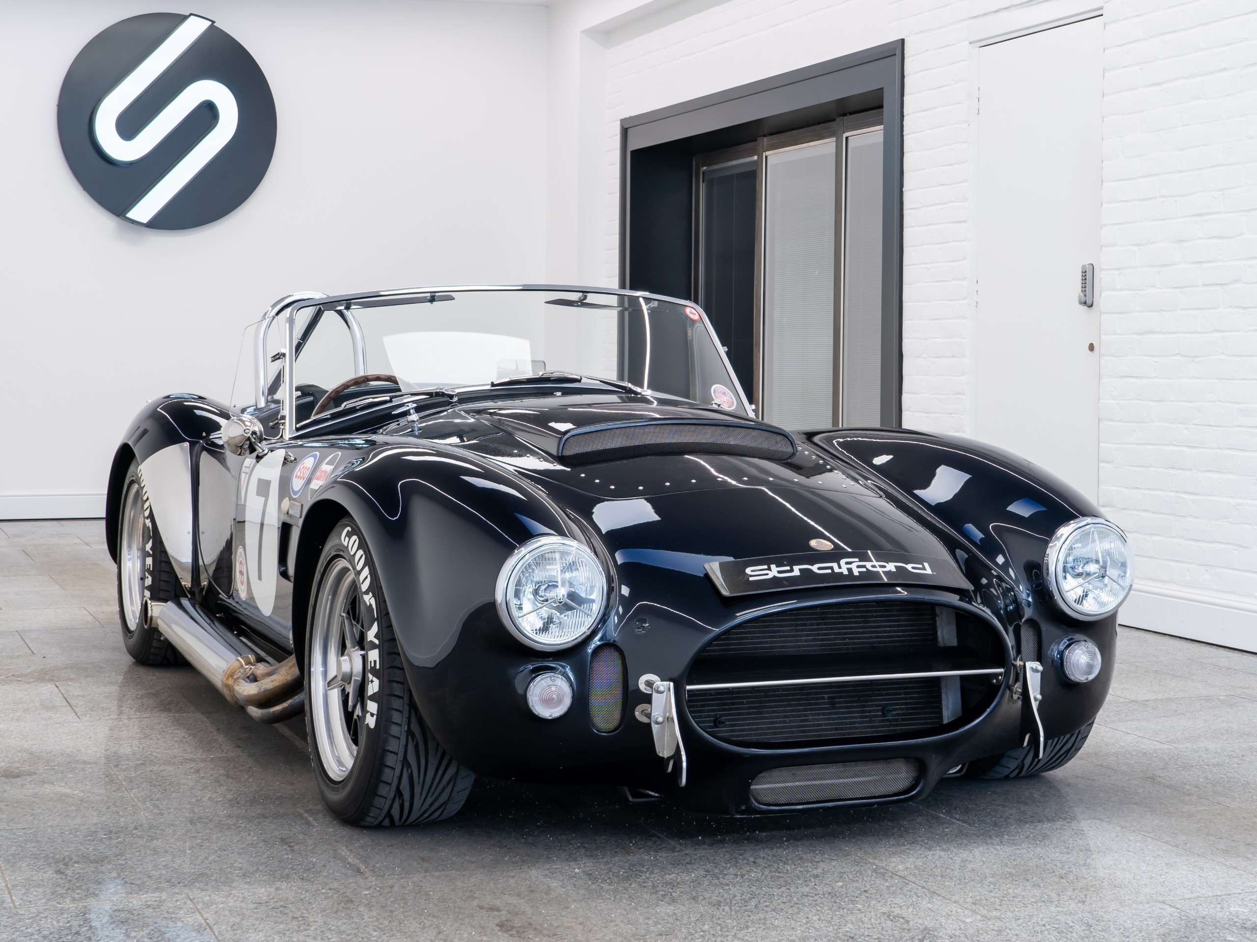 A 1977 AC COBRA 427 Recreation by DAX A 1977 AC COBRA 427 Recreation by DAX