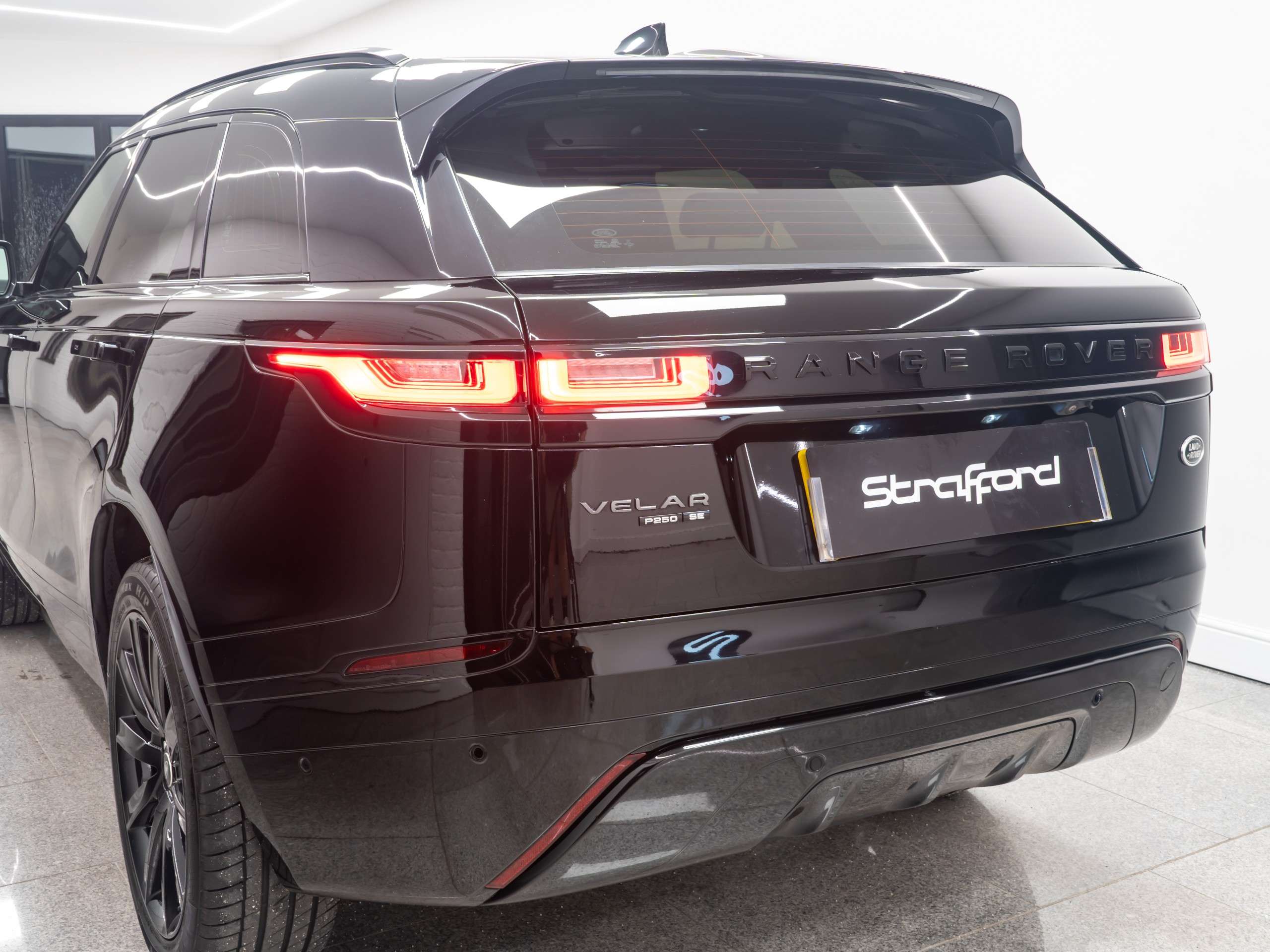 2020 LAND ROVER RANGE ROVER VELAR 2020 LAND ROVER RANGE ROVER VELAR