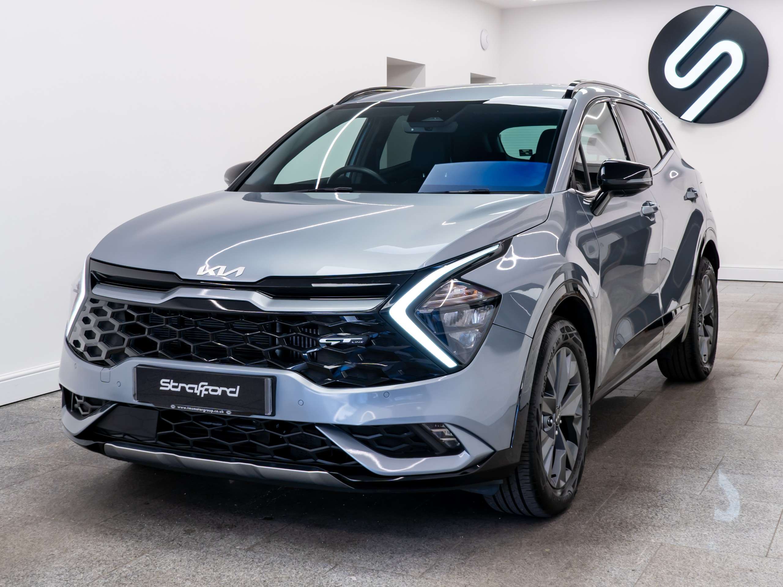A 2025 KIA SPORTAGE 1.6 h T-GDi GT-Line SUV 5dr Petrol Hybrid Auto Euro 6 (s/s) (207 bhp) A 2025 KIA SPORTAGE 1.6 h T-GDi GT-Line SUV 5dr Petrol Hybrid Auto Euro 6 (s/s) (207 bhp)