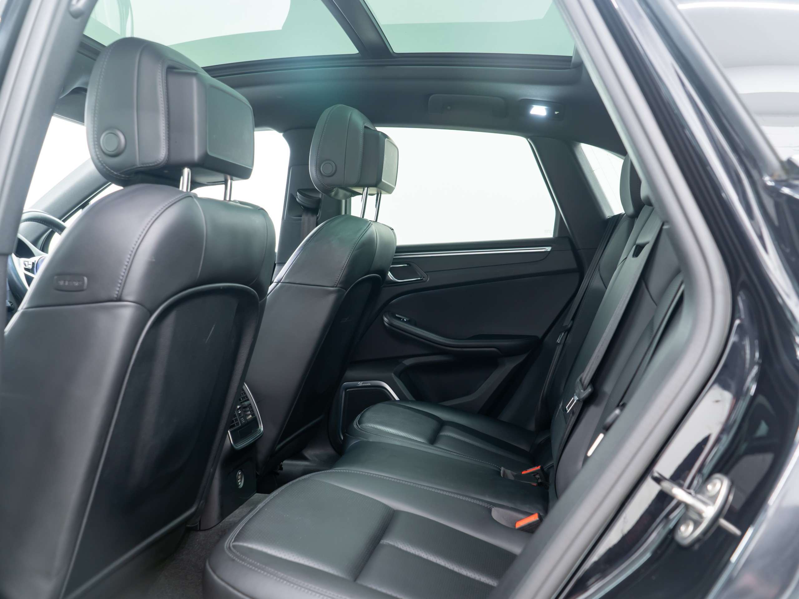 2018 PORSCHE MACAN 2018 PORSCHE MACAN